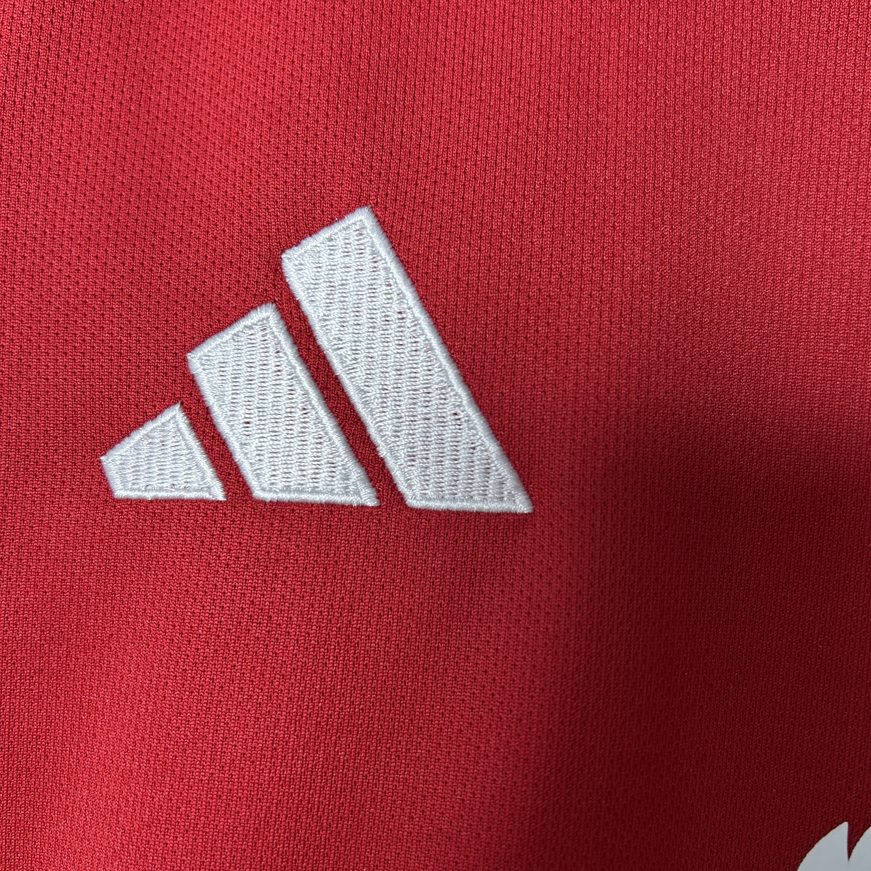 Manchester United 25/26 home kids jersey kit