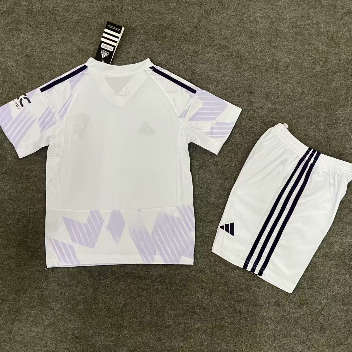 Manchester United 25/26 away kids jersey kit