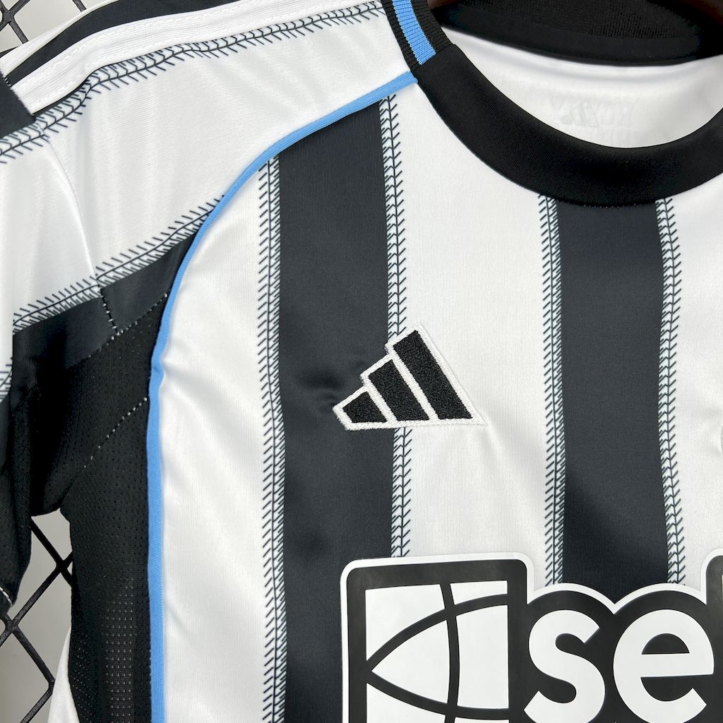 Newcastle 25/26 home kids jersey kit
