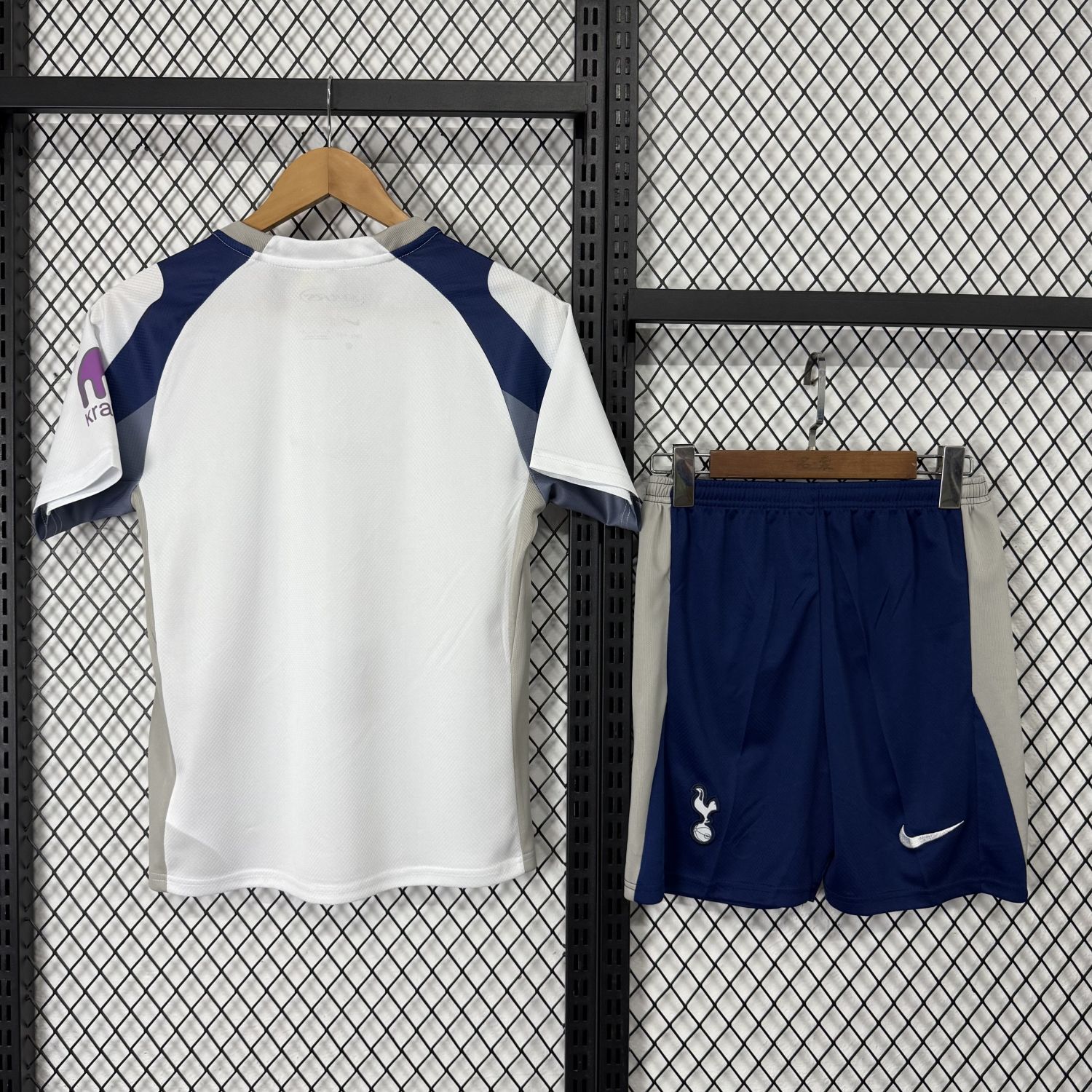 Tottenham Hotspur 25/26 home Kids jersey kit