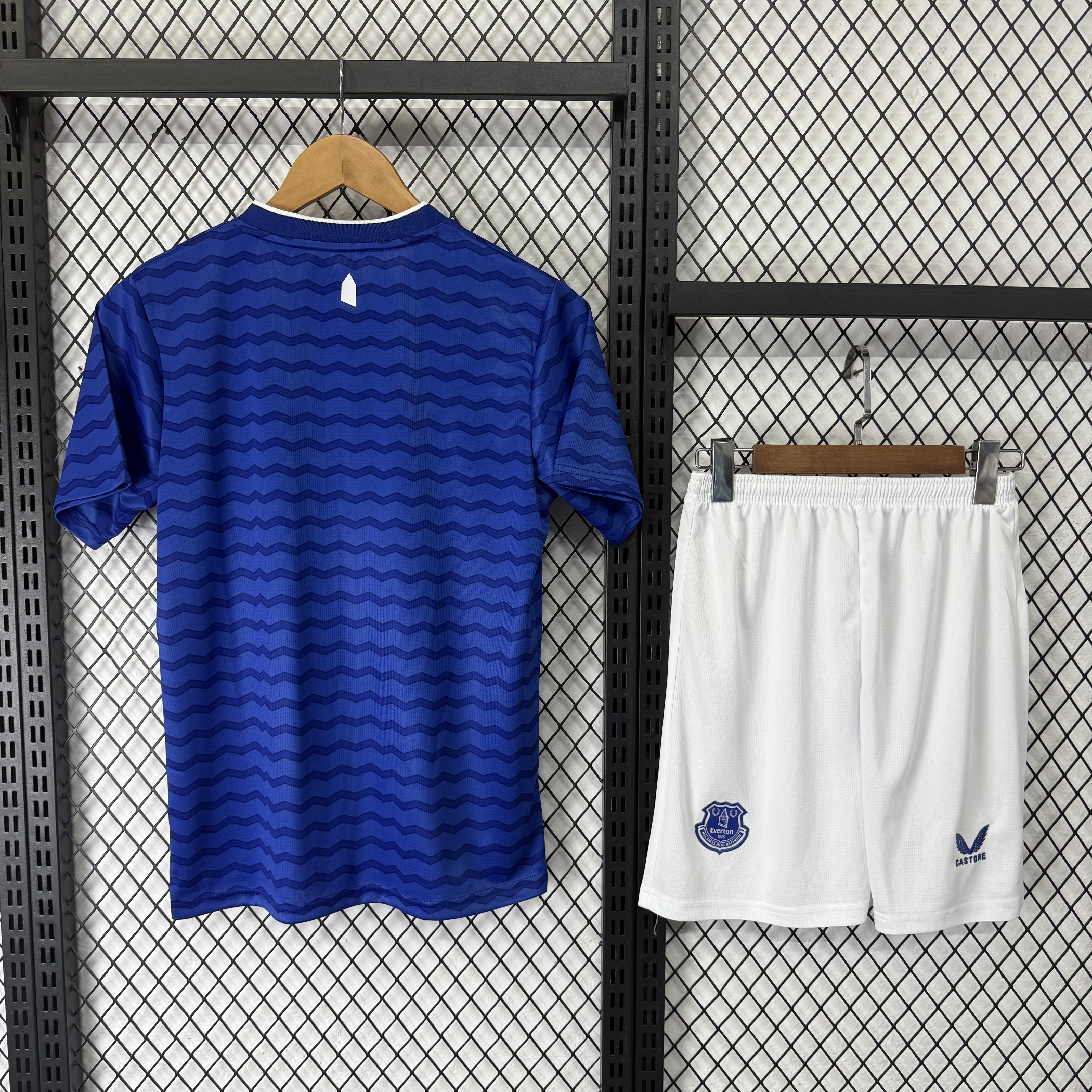 Everton 25/26 home kids jersey kit