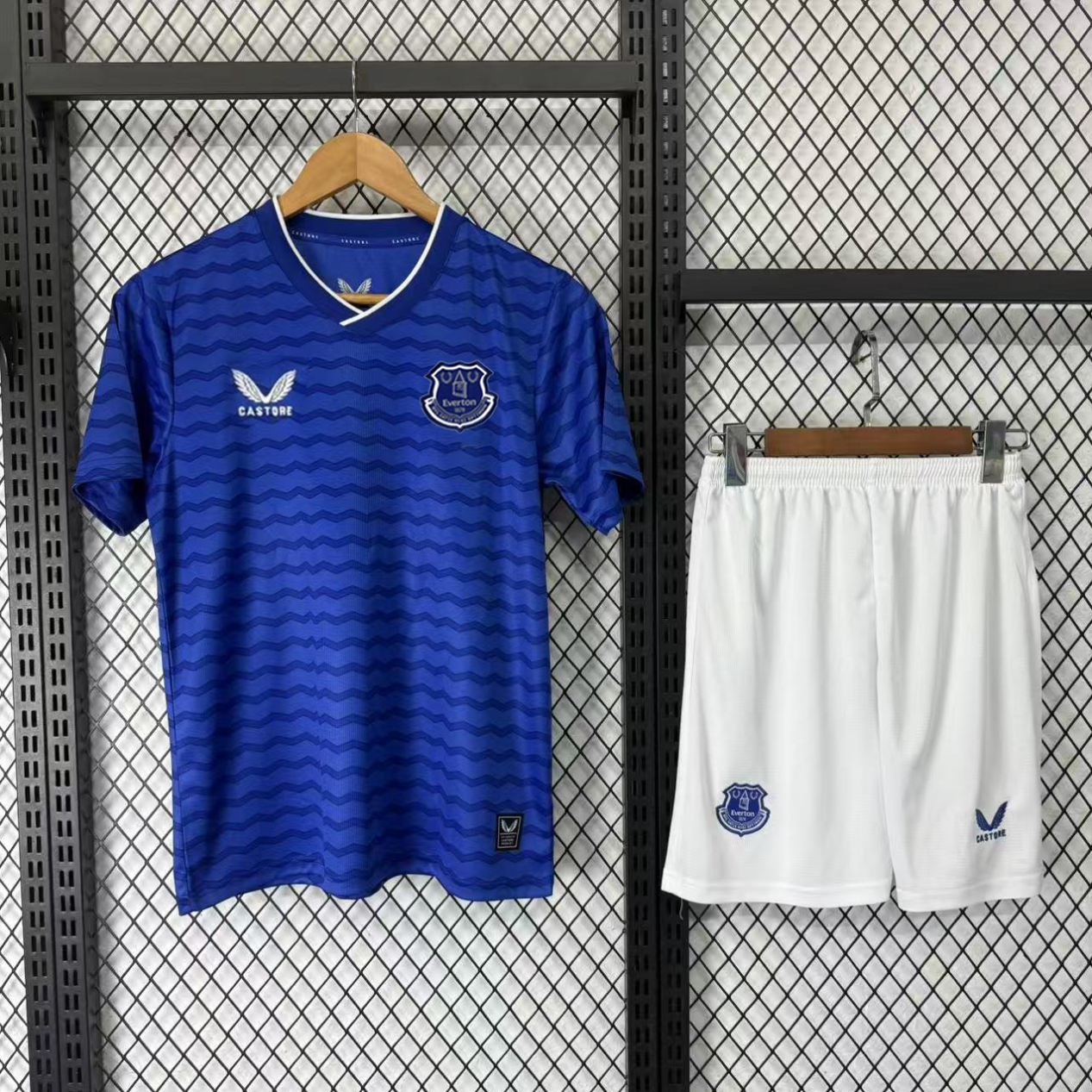 Everton 25/26 home kids jersey kit