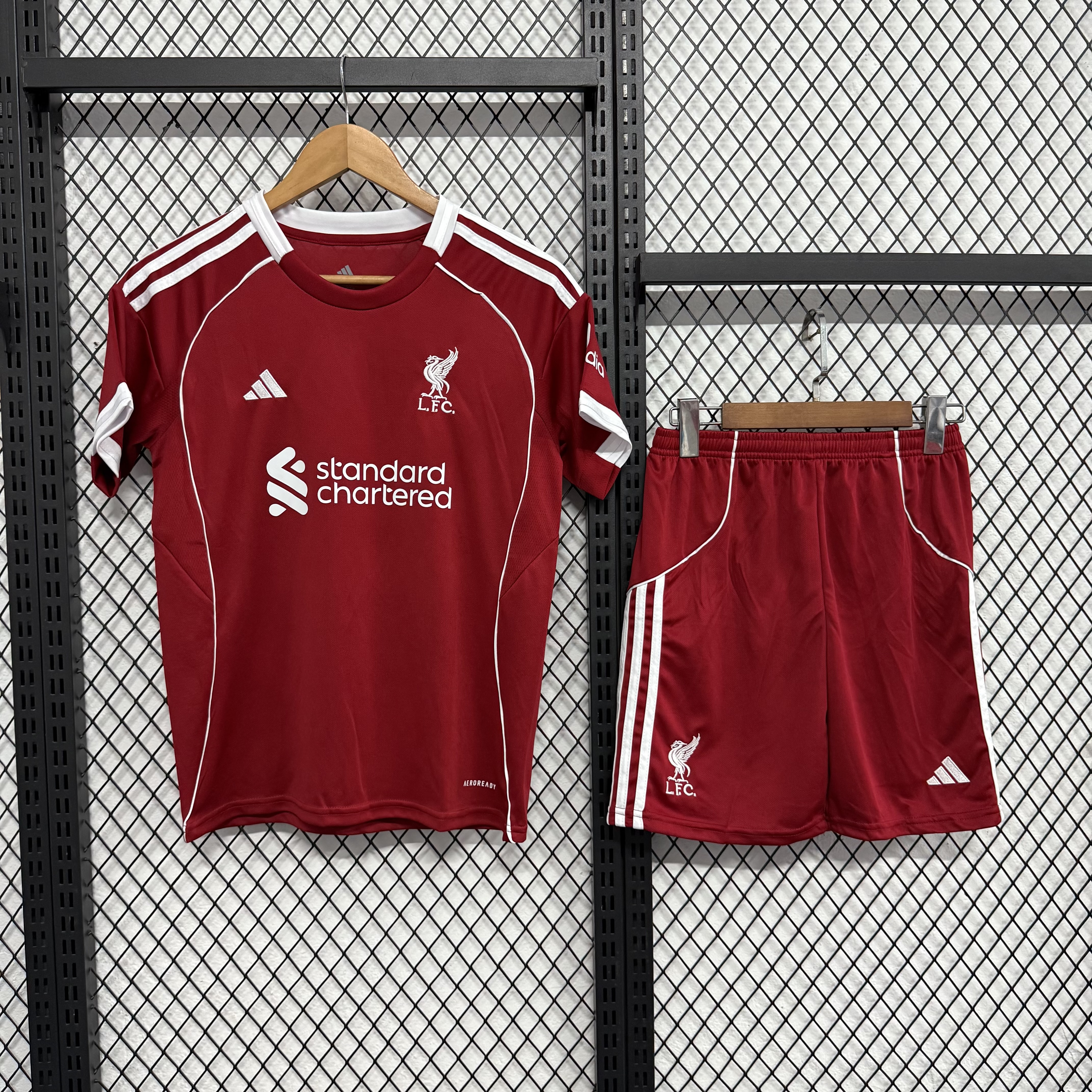 Liverpool 25/26 home Kids jersey kit