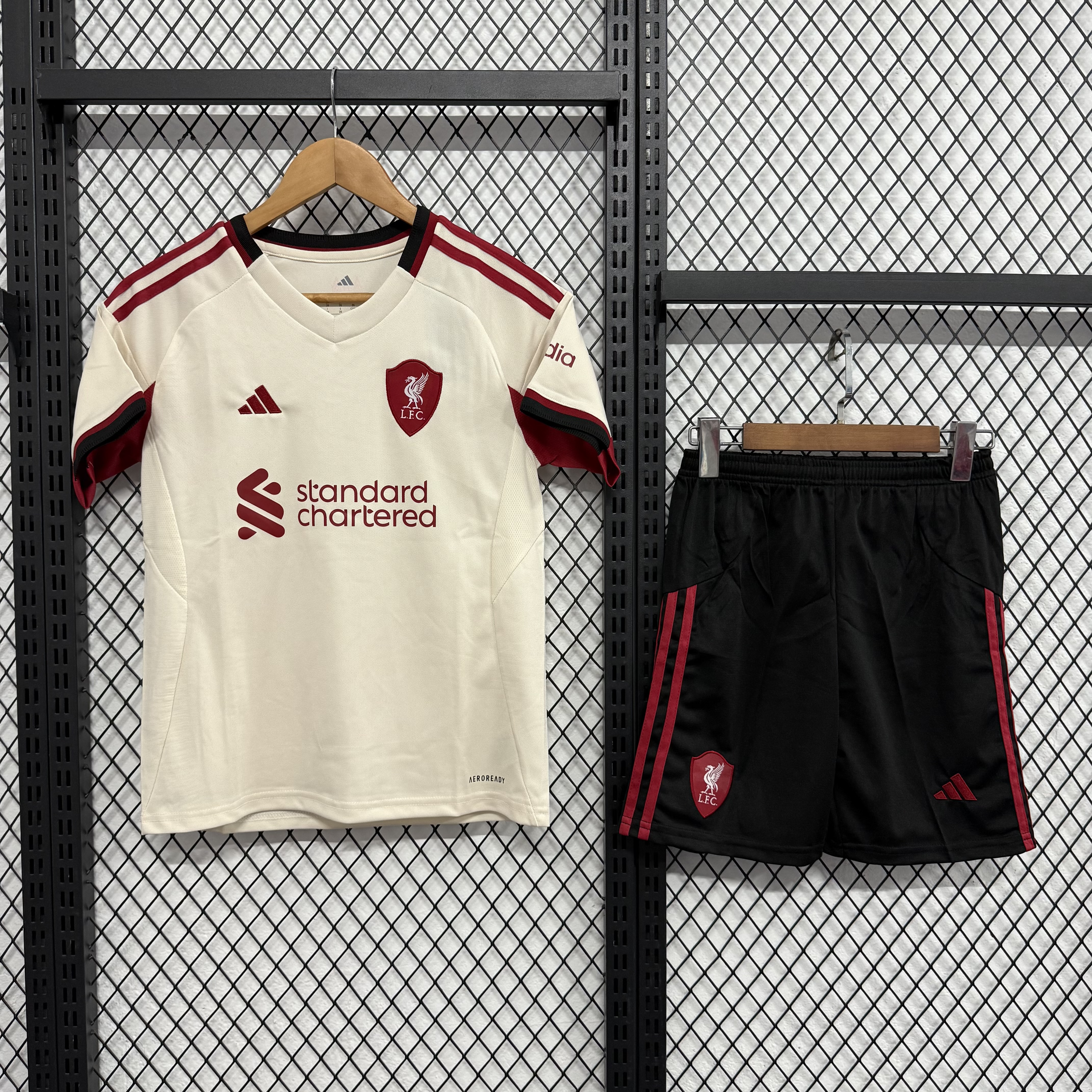 Liverpool 25/26 away Kids jersey kit