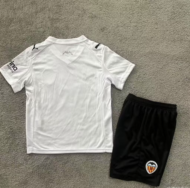 Valencia 25/26 home Kids jersey kit