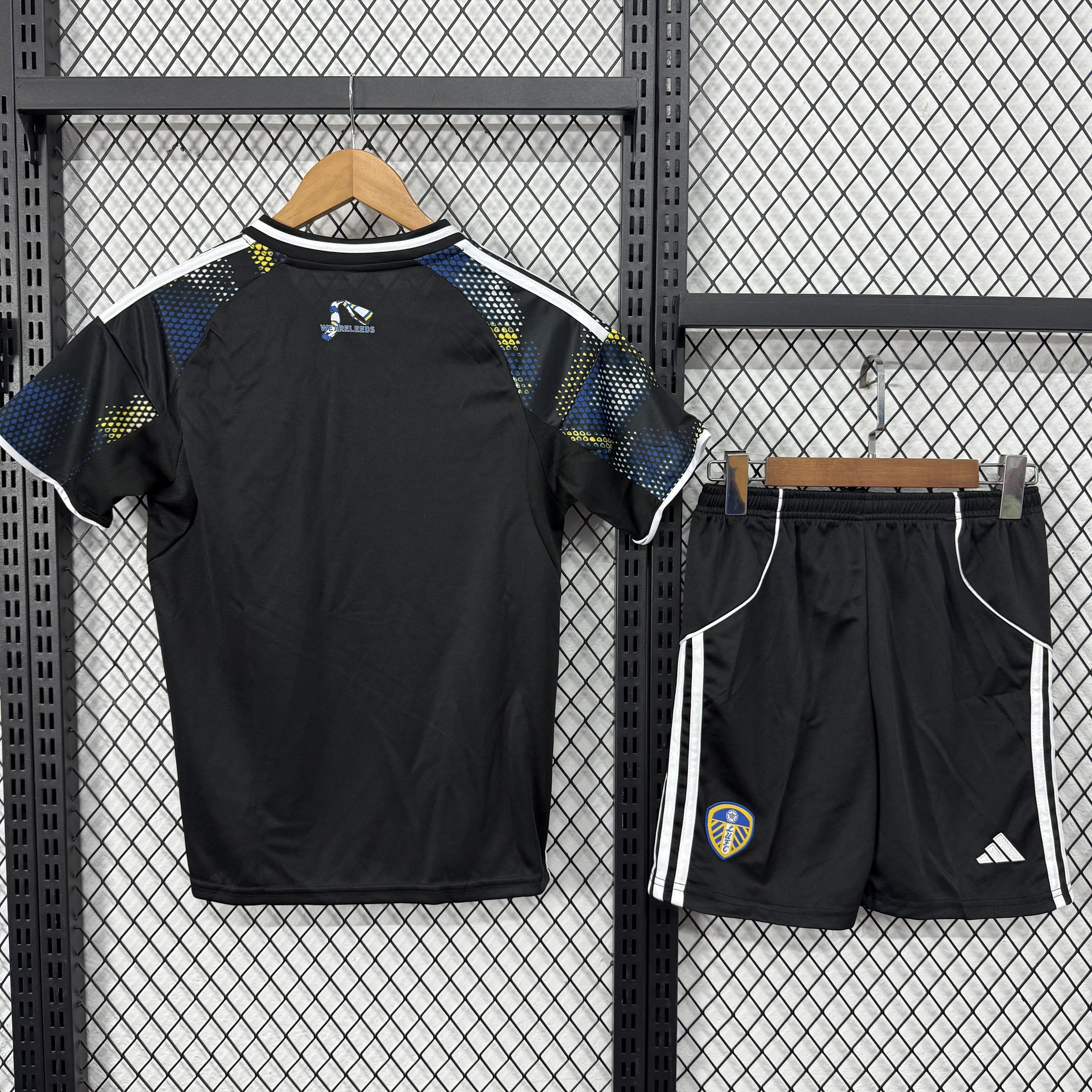 Leeds United 25/26 third kids jersey kit