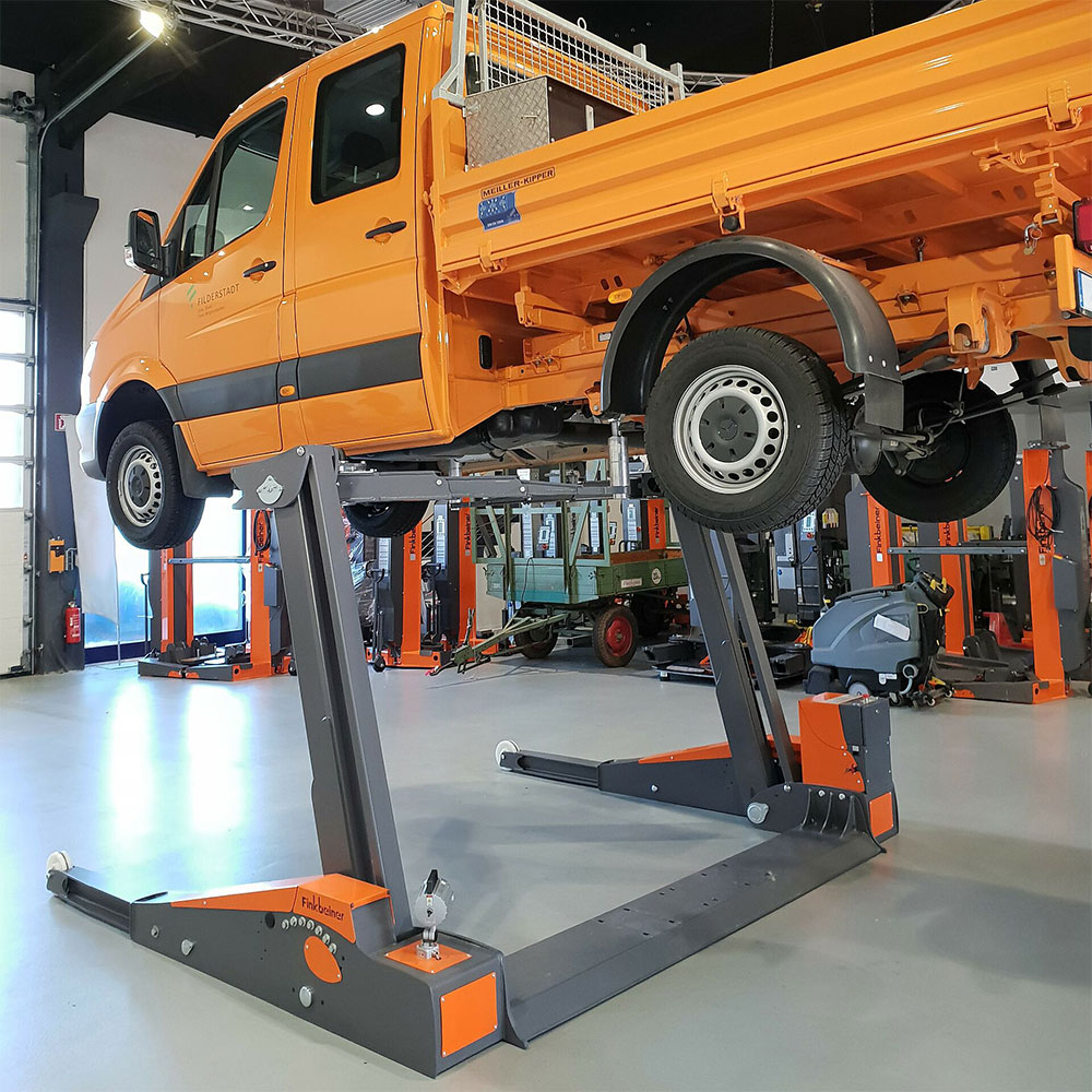 THE FREE-STANDING LIFT