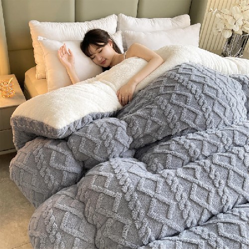 🔥Winter Hot Sale--Thickened Super Soft Insulation Hibiscus Winter Quilt 🔥【Buy one get one free】