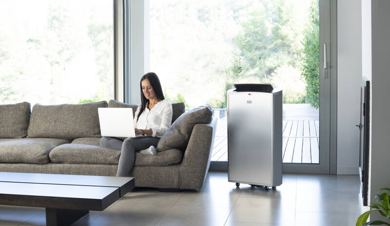 Mobilní klimatizace Black+Decker BXAC12000E stříbrná