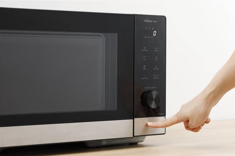 Mikrovlnná trouba Panasonic NN-GD38QSEPG šedá