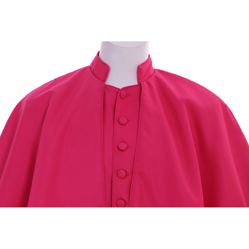 Мужской костюм римского духовенства - красная средневековая ряса с поясом