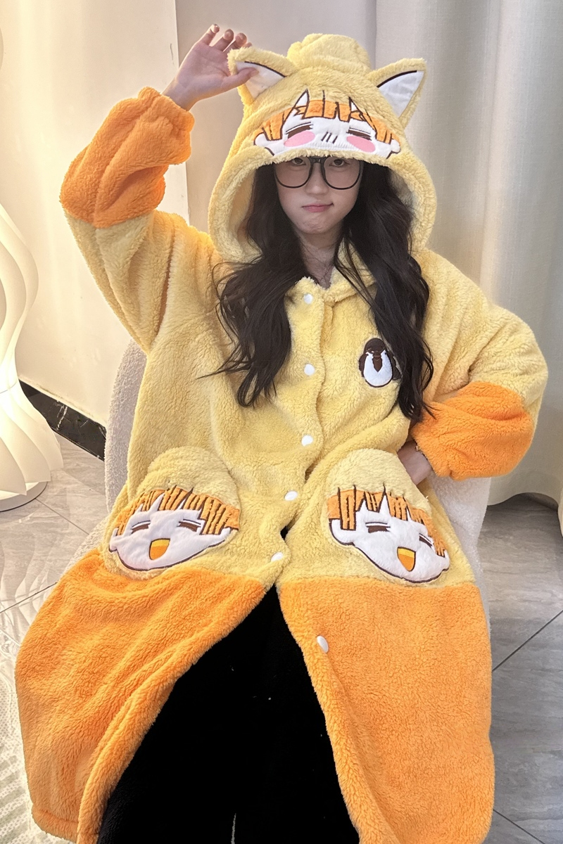 Тёплый домашний халат из флиса с принтом Дзэницу Агацумы для зимнего отдыха