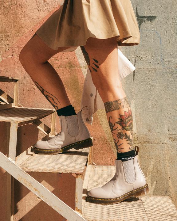 2976 Women's Leather Chelsea Boots