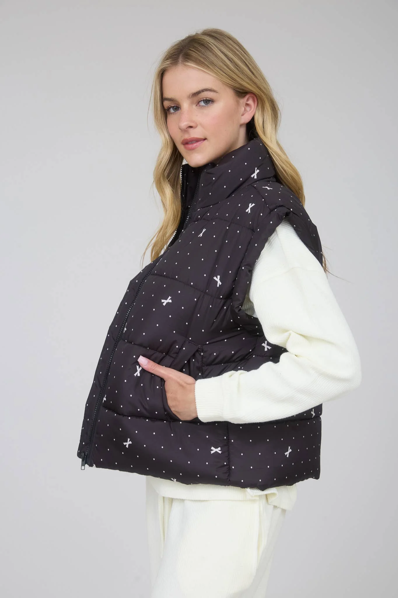 POLKA DOT BOW PATTERN ZIP-UP PUFFER VEST: BLACK - XAYUYUE