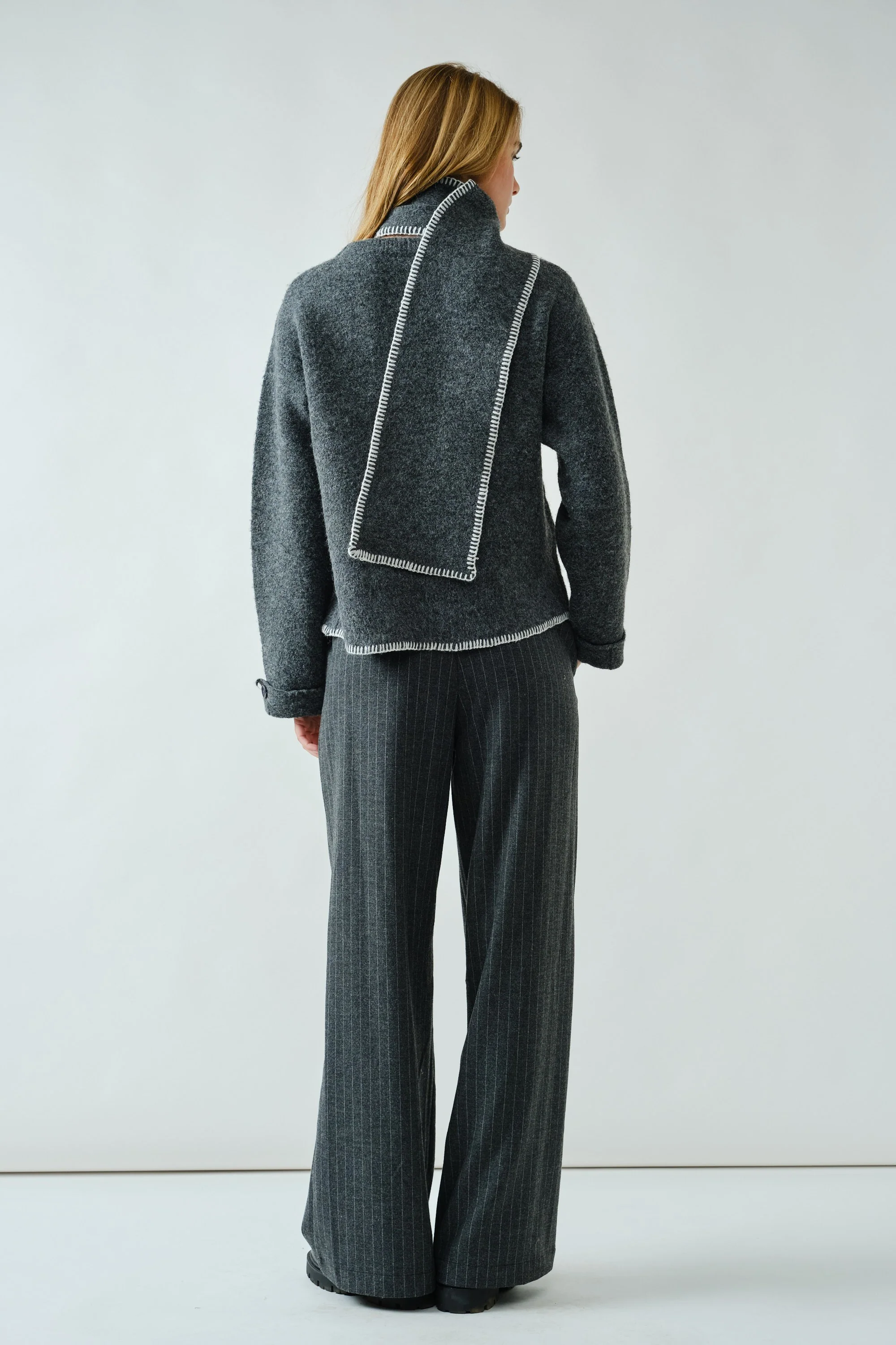 Soft Pullover Contrast Stitches Sweater With Scarf - XAYUYUE