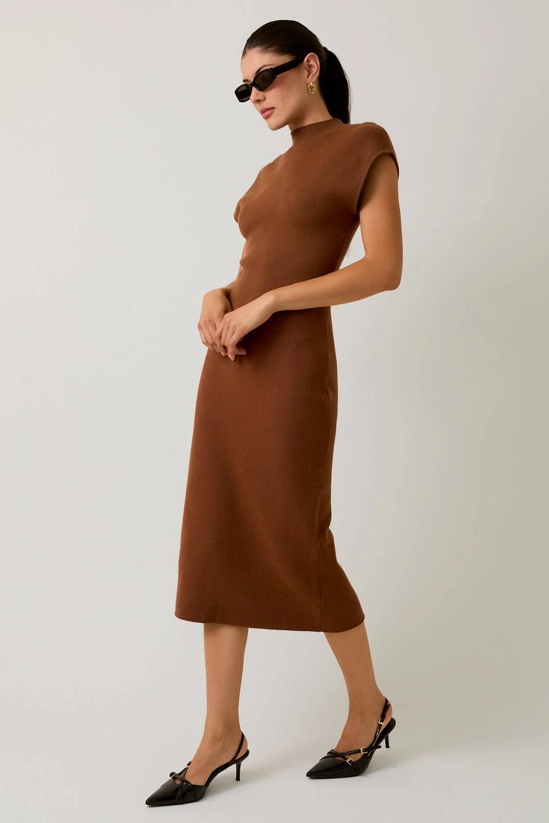 SHORT SLEEVE MOCK NECK MIDI SWEATER DRESS: COGNAC - XAYUYUE