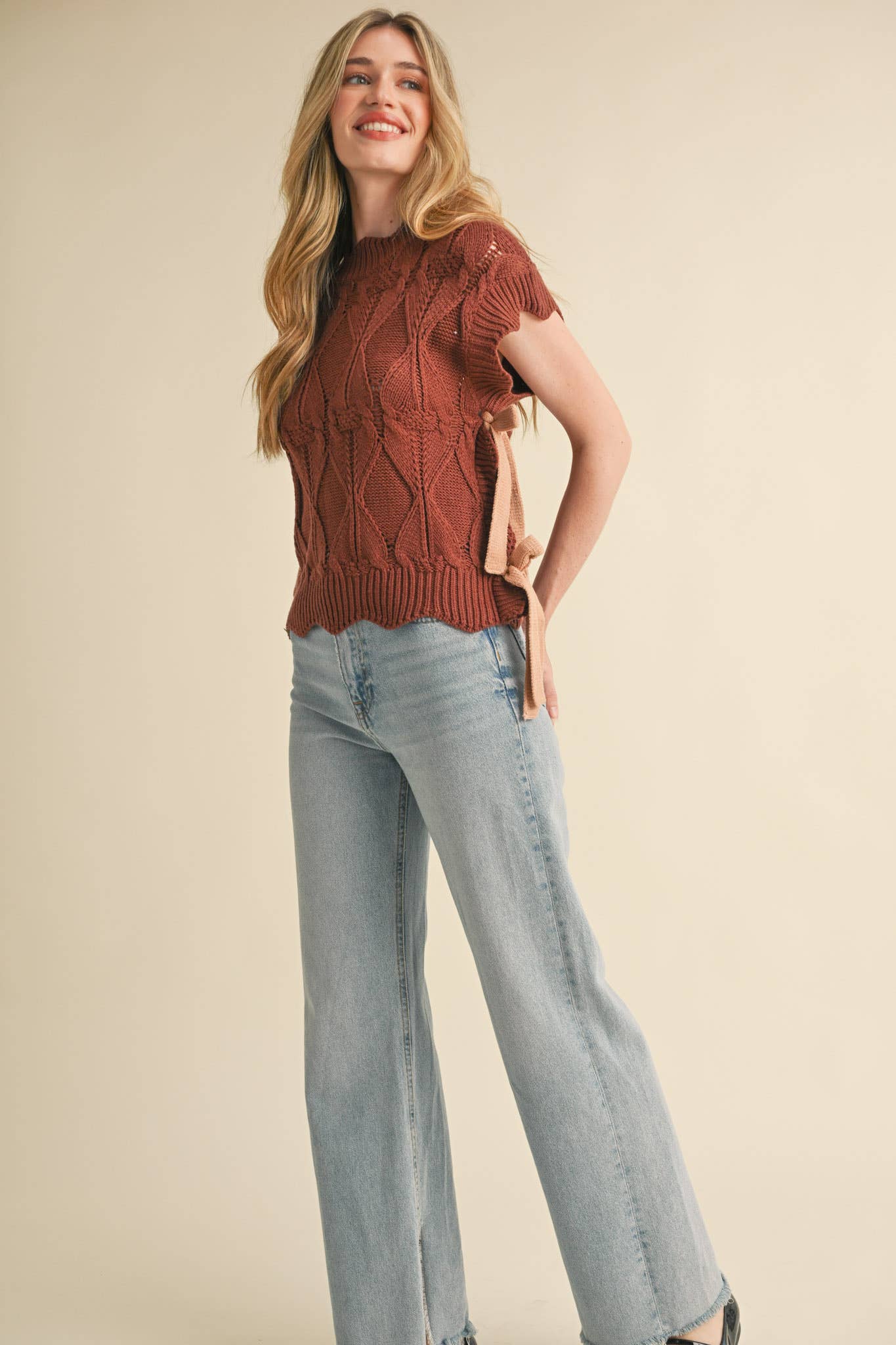 MOCK NECK CROPPED SWEATER VEST: Choco Fudge - XAYUYUE