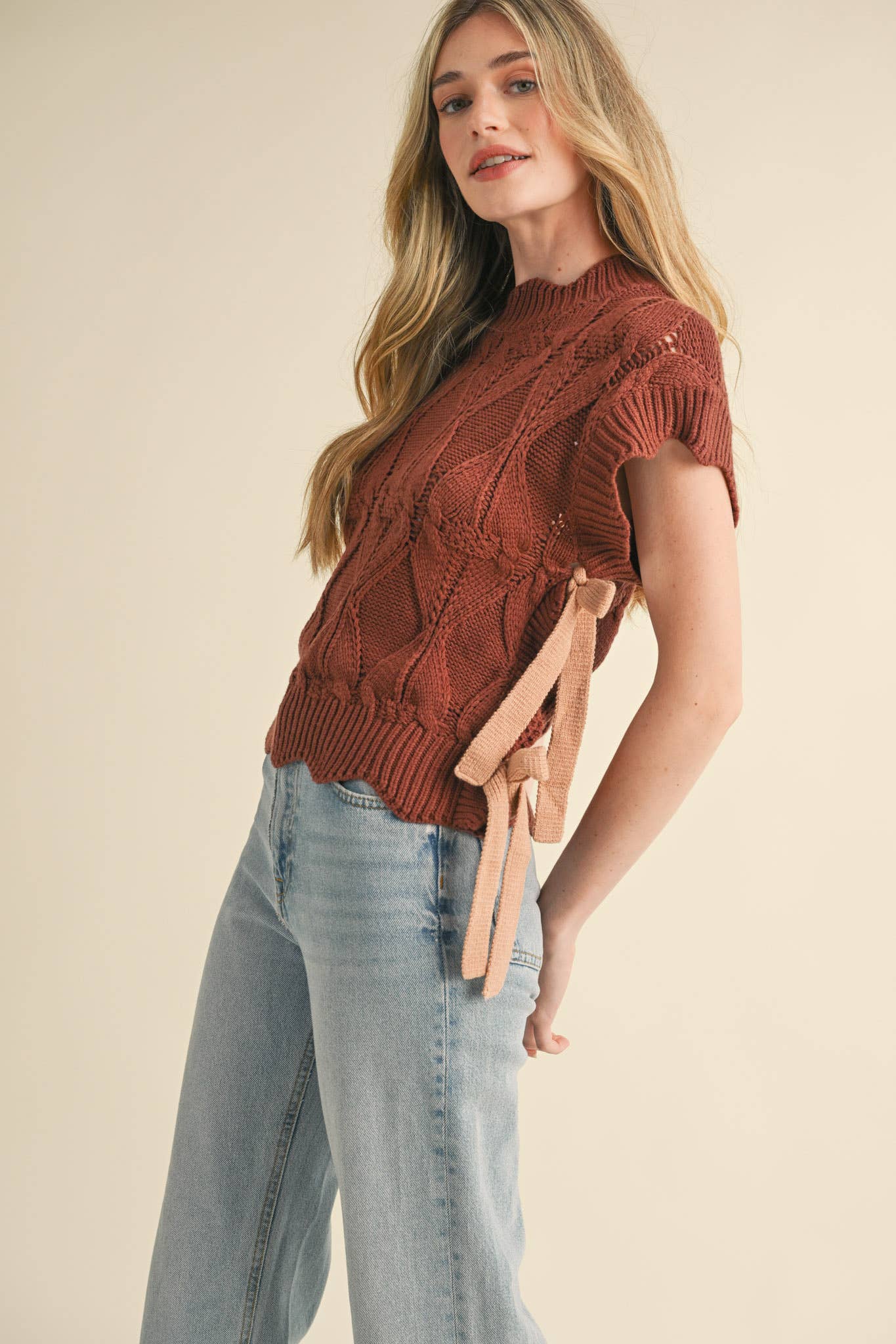 MOCK NECK CROPPED SWEATER VEST: Choco Fudge - XAYUYUE