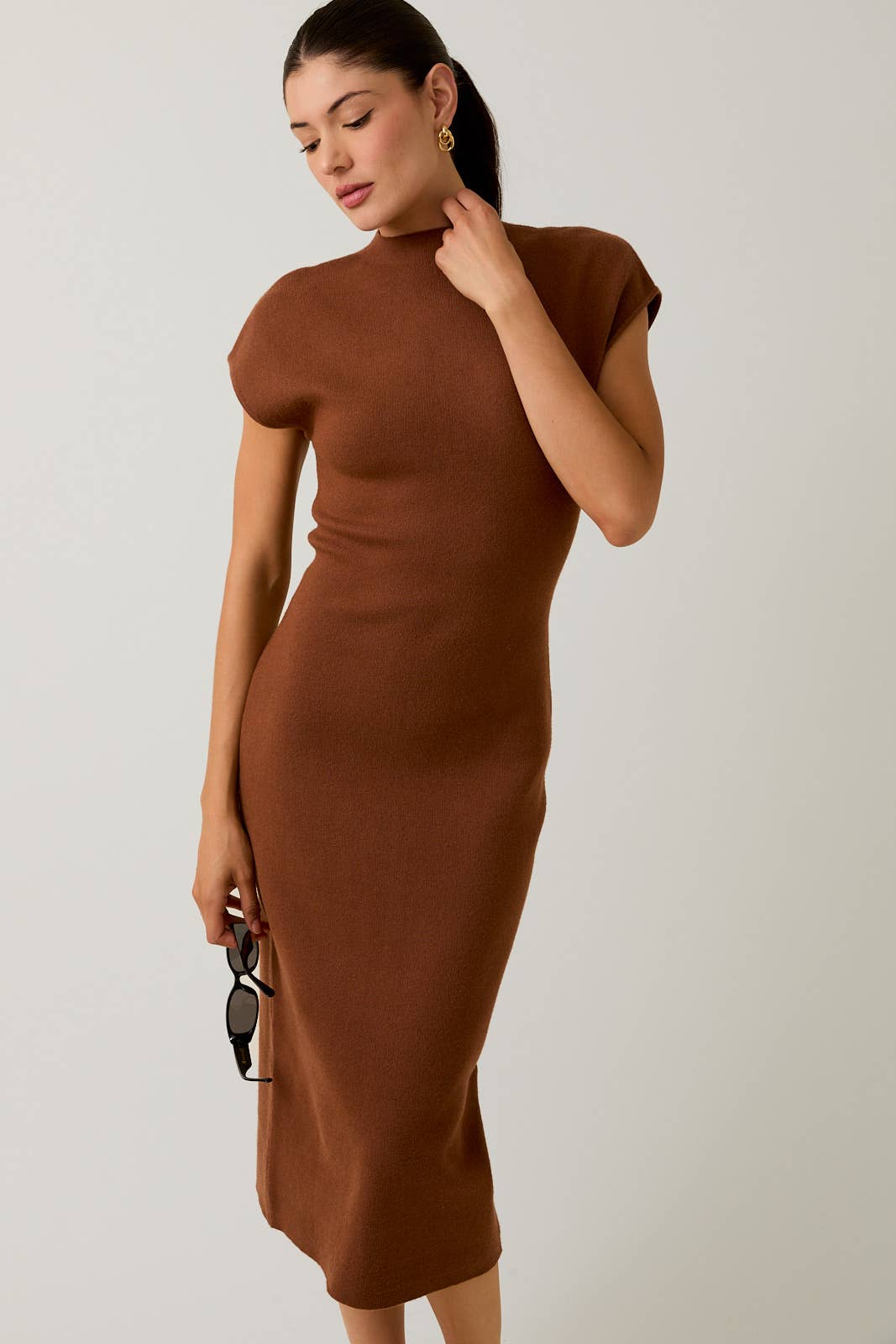 SHORT SLEEVE MOCK NECK MIDI SWEATER DRESS: COGNAC - XAYUYUE