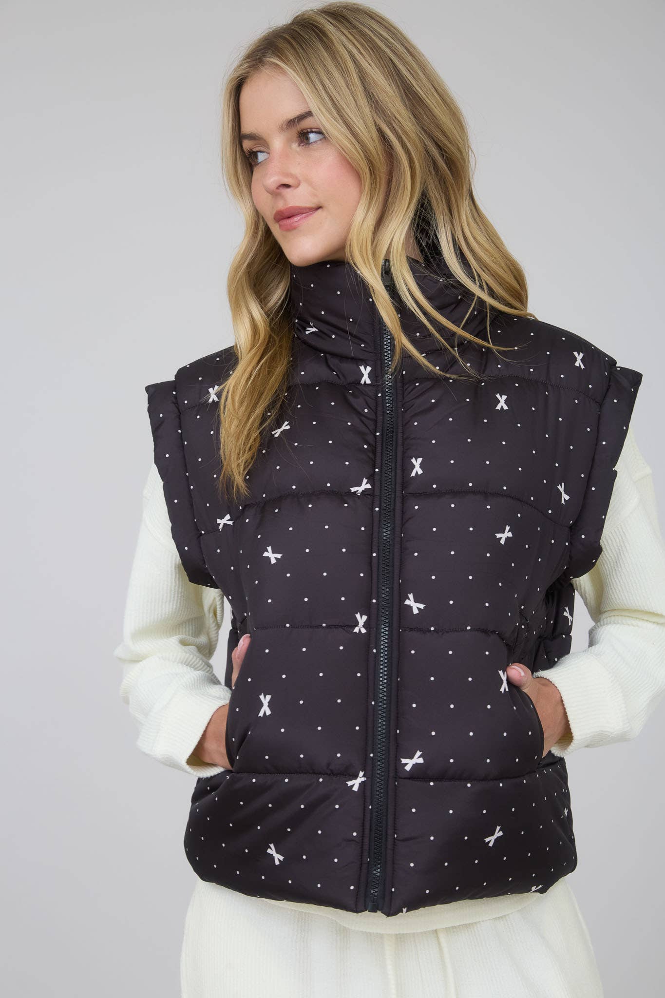 POLKA DOT BOW PATTERN ZIP-UP PUFFER VEST: BLACK - XAYUYUE