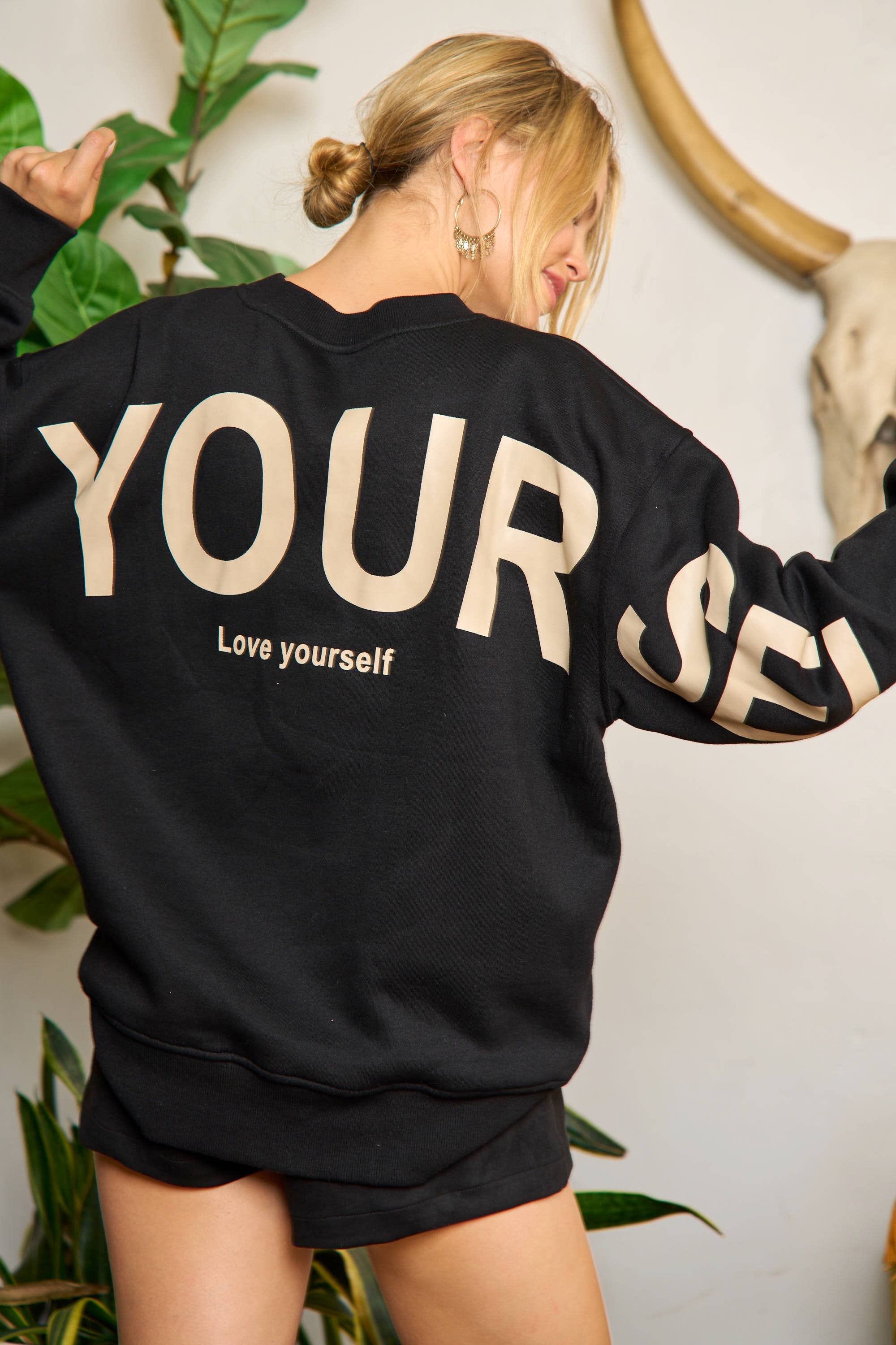 Be Yourself Love Yourself Printed Oversized Sweatshirt: BLACK - XAYUYUE