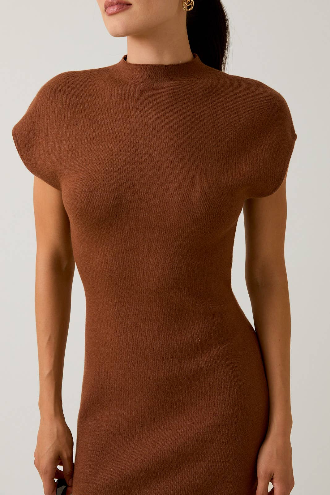 SHORT SLEEVE MOCK NECK MIDI SWEATER DRESS: COGNAC - XAYUYUE