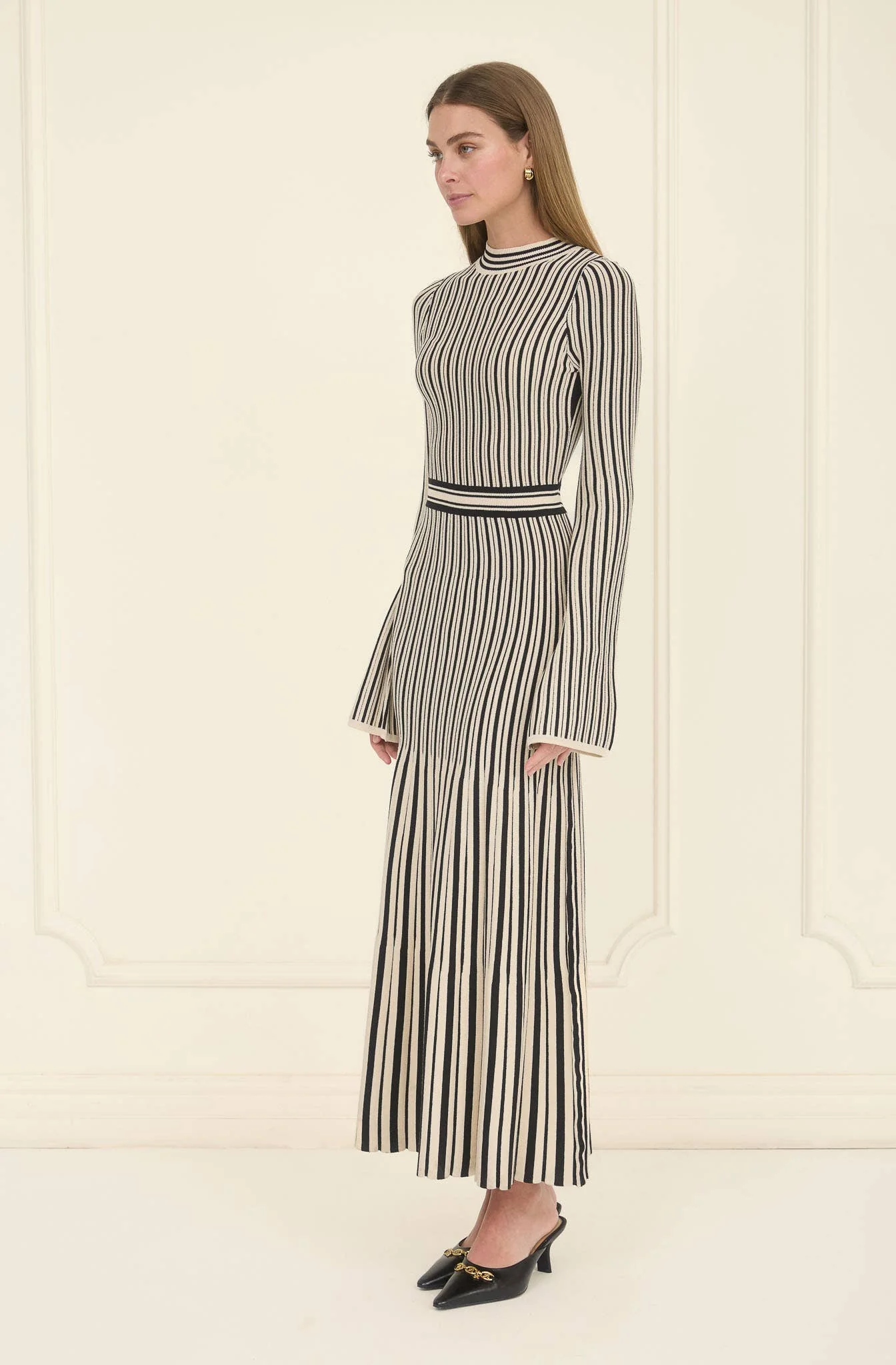 STRIPE LONG SLEEVE SWEATER PLEATED MIDI DRESS: BLACK IVORY - XAYUYUE