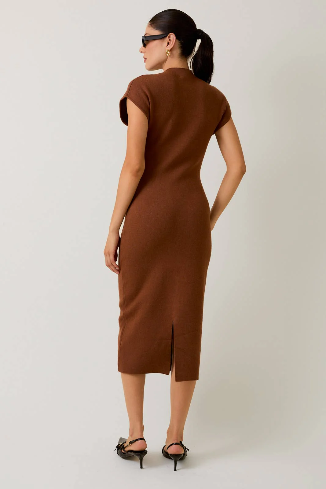 SHORT SLEEVE MOCK NECK MIDI SWEATER DRESS: COGNAC - XAYUYUE