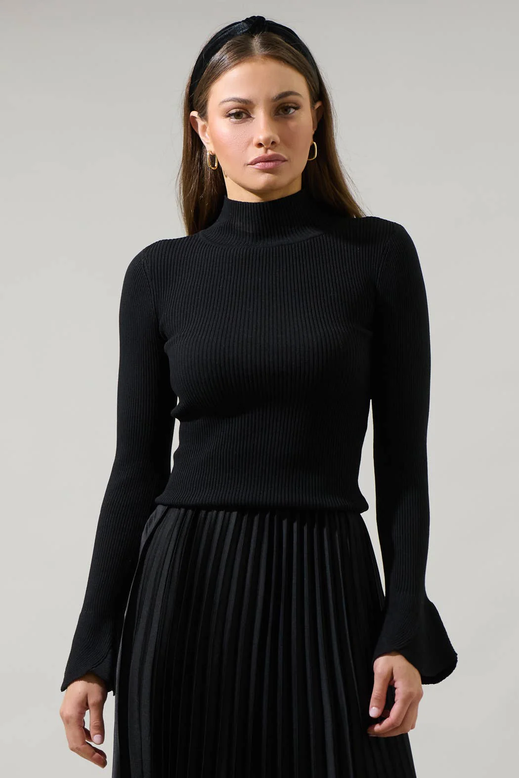 Malvern Bay Mock Neck Sweater: Black - XAYUYUE