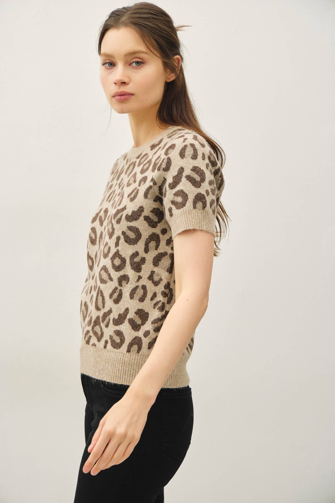 LEOPARD PRINT SHORT SLEEVE WOOL BLEND SWEATER TOP: MOCHA - XAYUYUE
