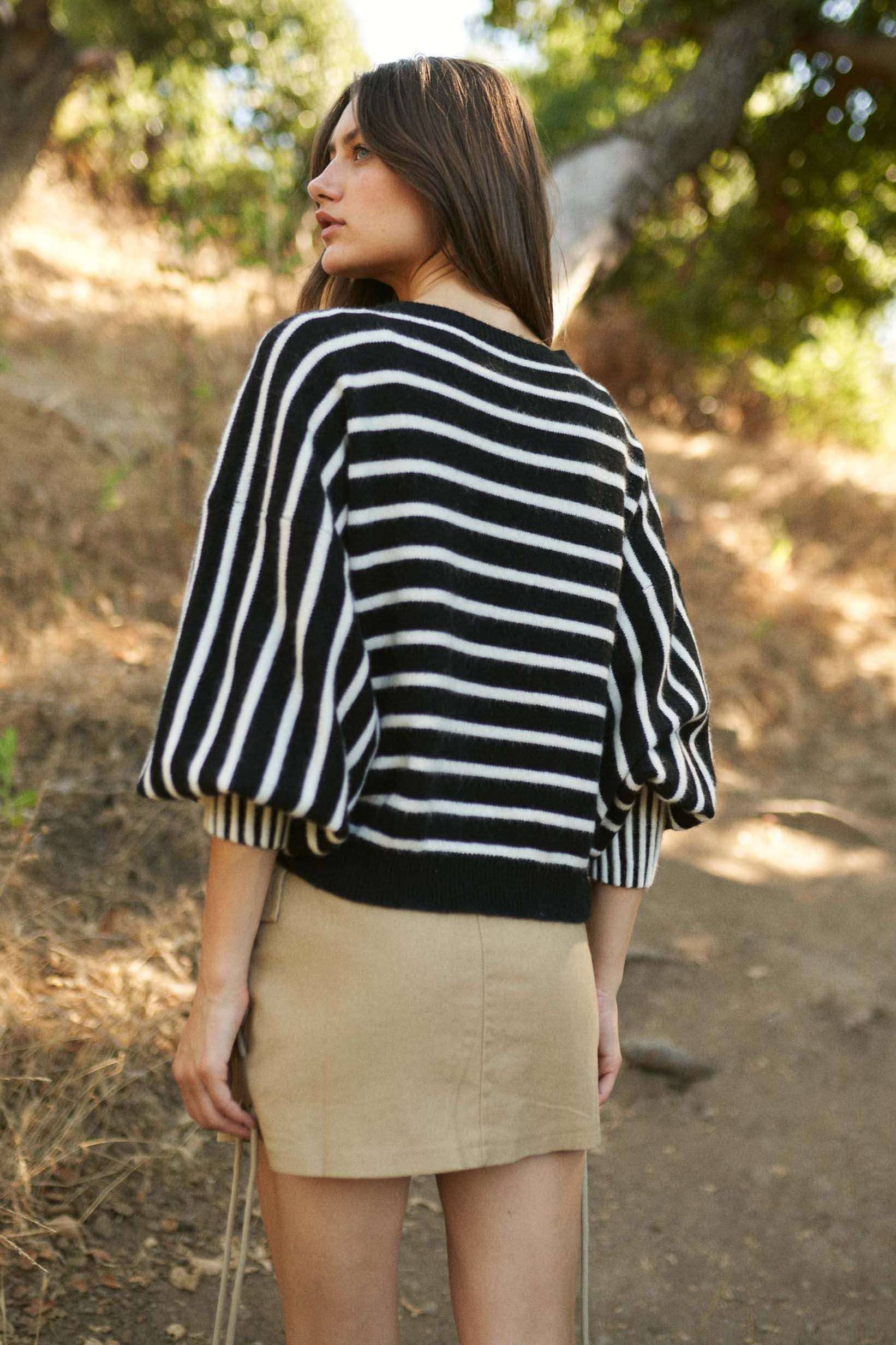 Stripe Puff Sleeve Sweater: Black/White / L - XAYUYUE
