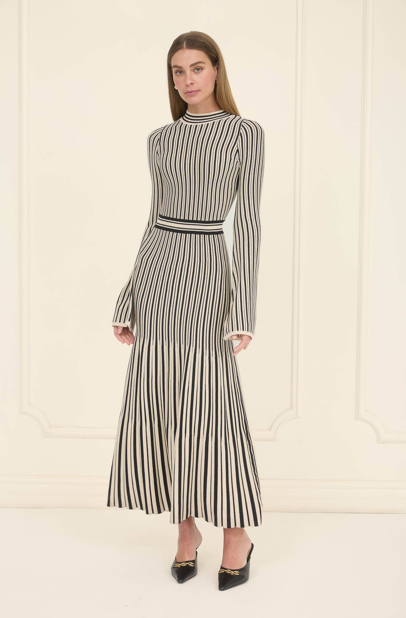 STRIPE LONG SLEEVE SWEATER PLEATED MIDI DRESS: BLACK IVORY - XAYUYUE