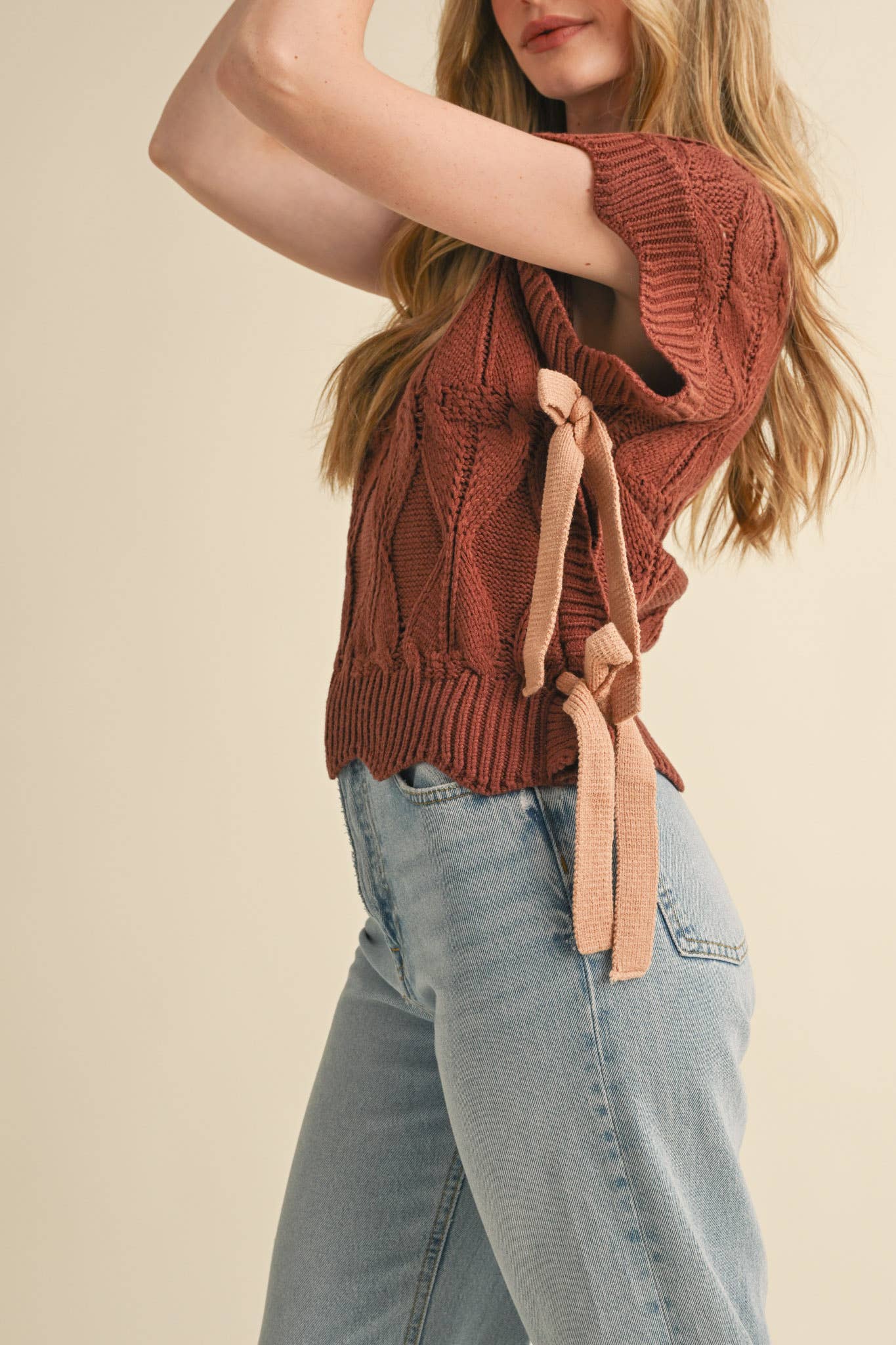 MOCK NECK CROPPED SWEATER VEST: Choco Fudge - XAYUYUE