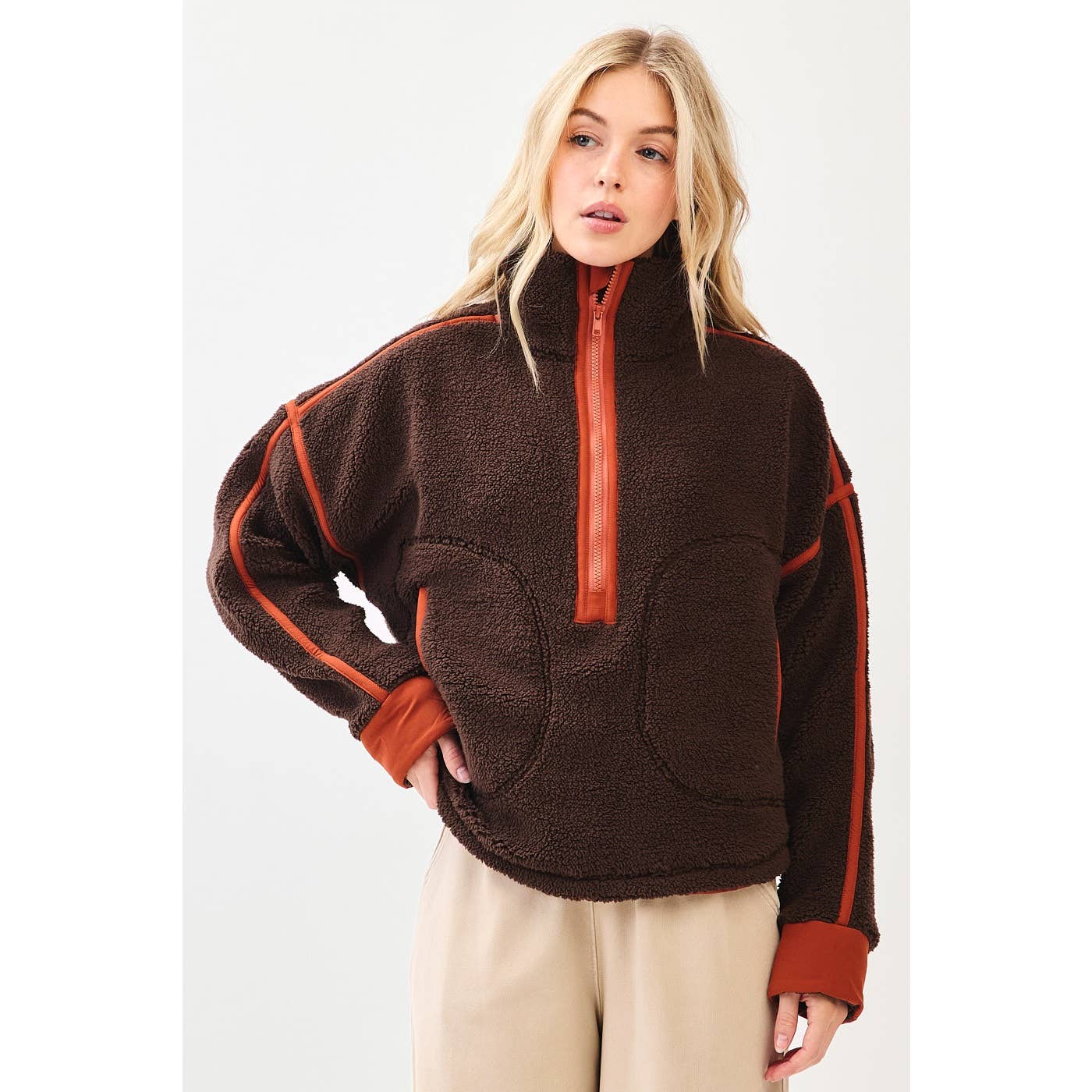 HALF ZIP CONTRAST DETAIL FLEECE SWEATSHIRT: BROWN - XAYUYUE