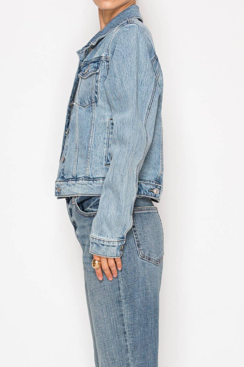 CLASSIC TRUCKER DENIM JACKET - XAYUYUE