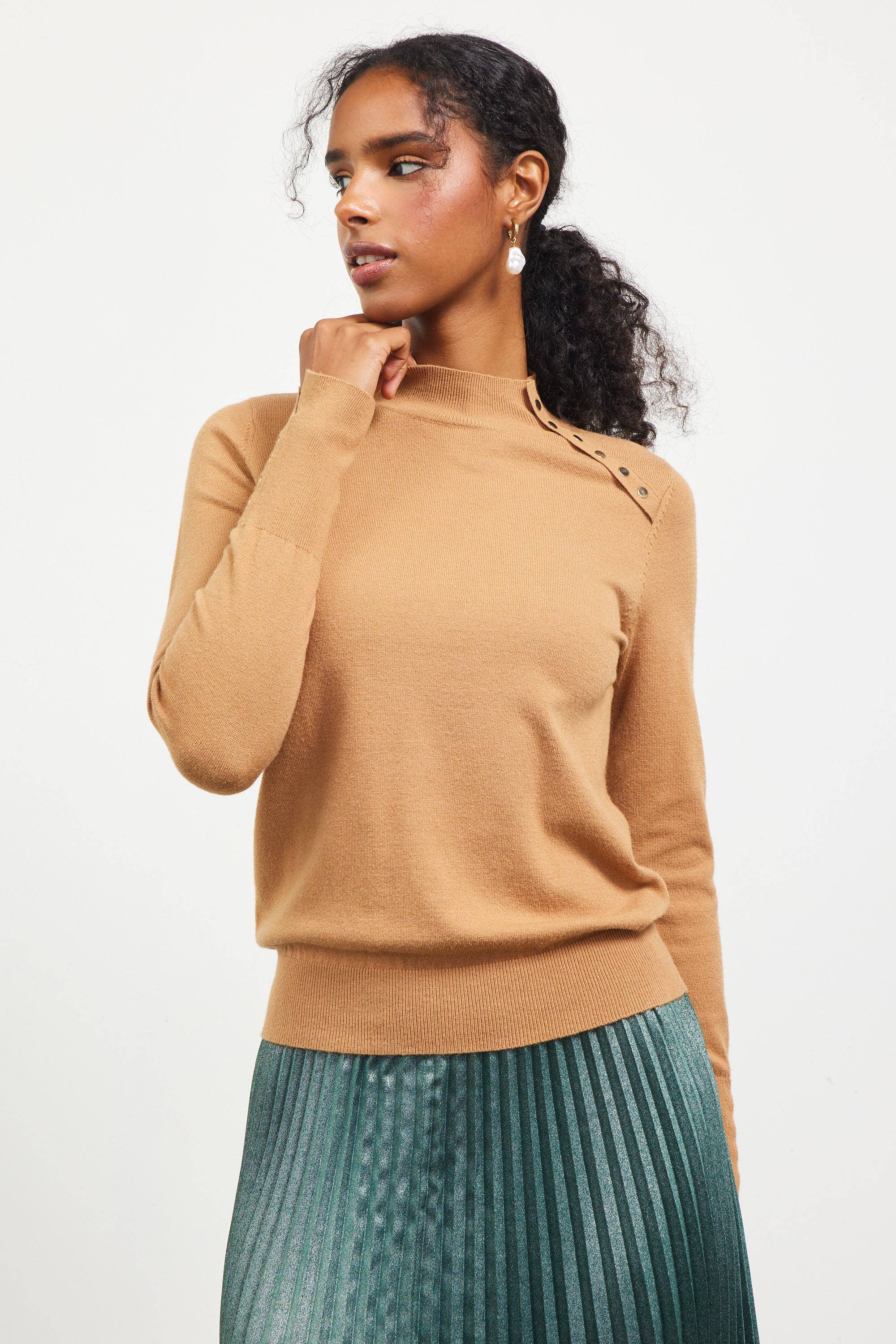 MOCK NECK SWEATER WITH BUTTON DETAIL: CAMEL - XAYUYUE