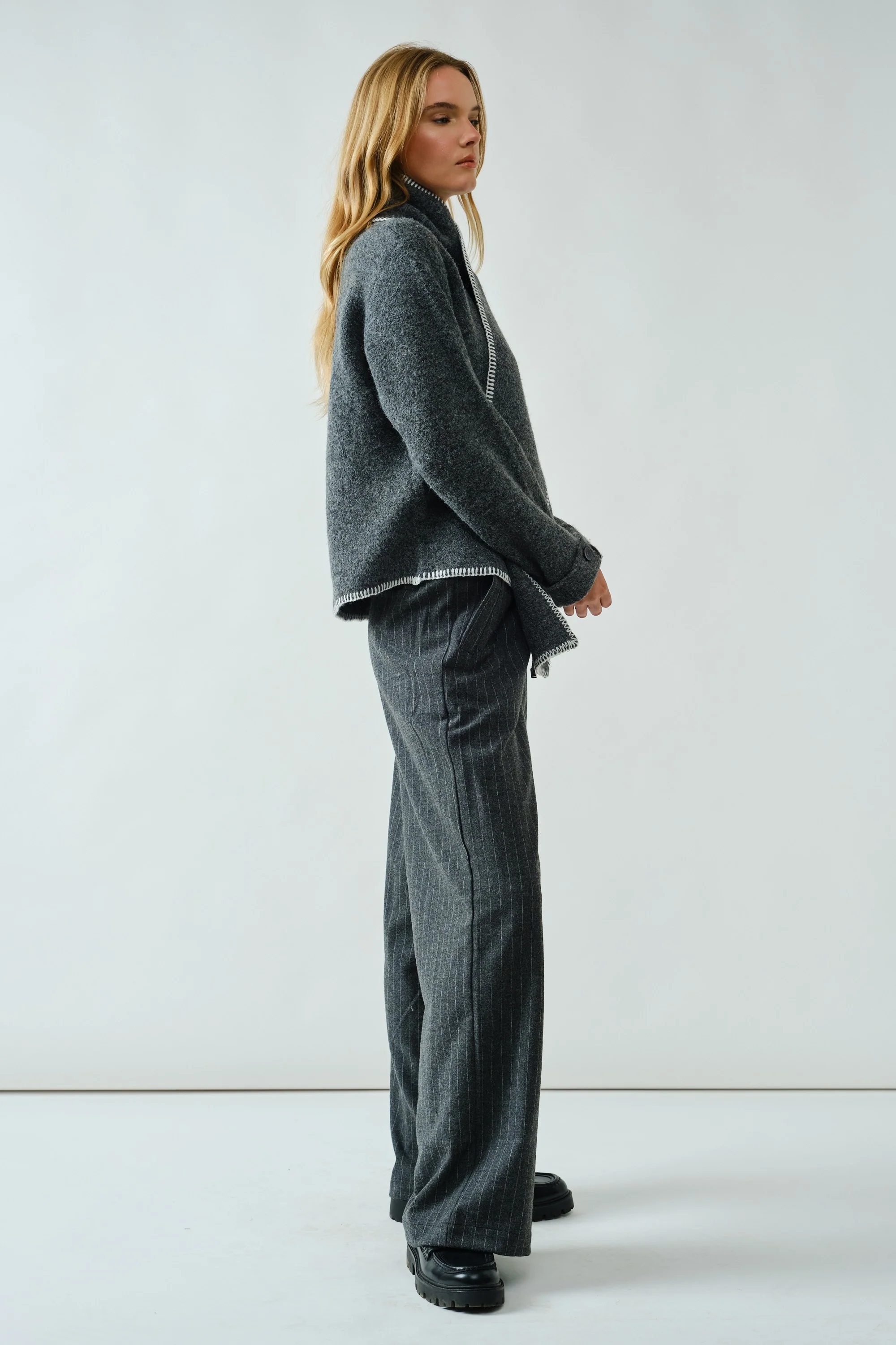 Soft Pullover Contrast Stitches Sweater With Scarf - XAYUYUE