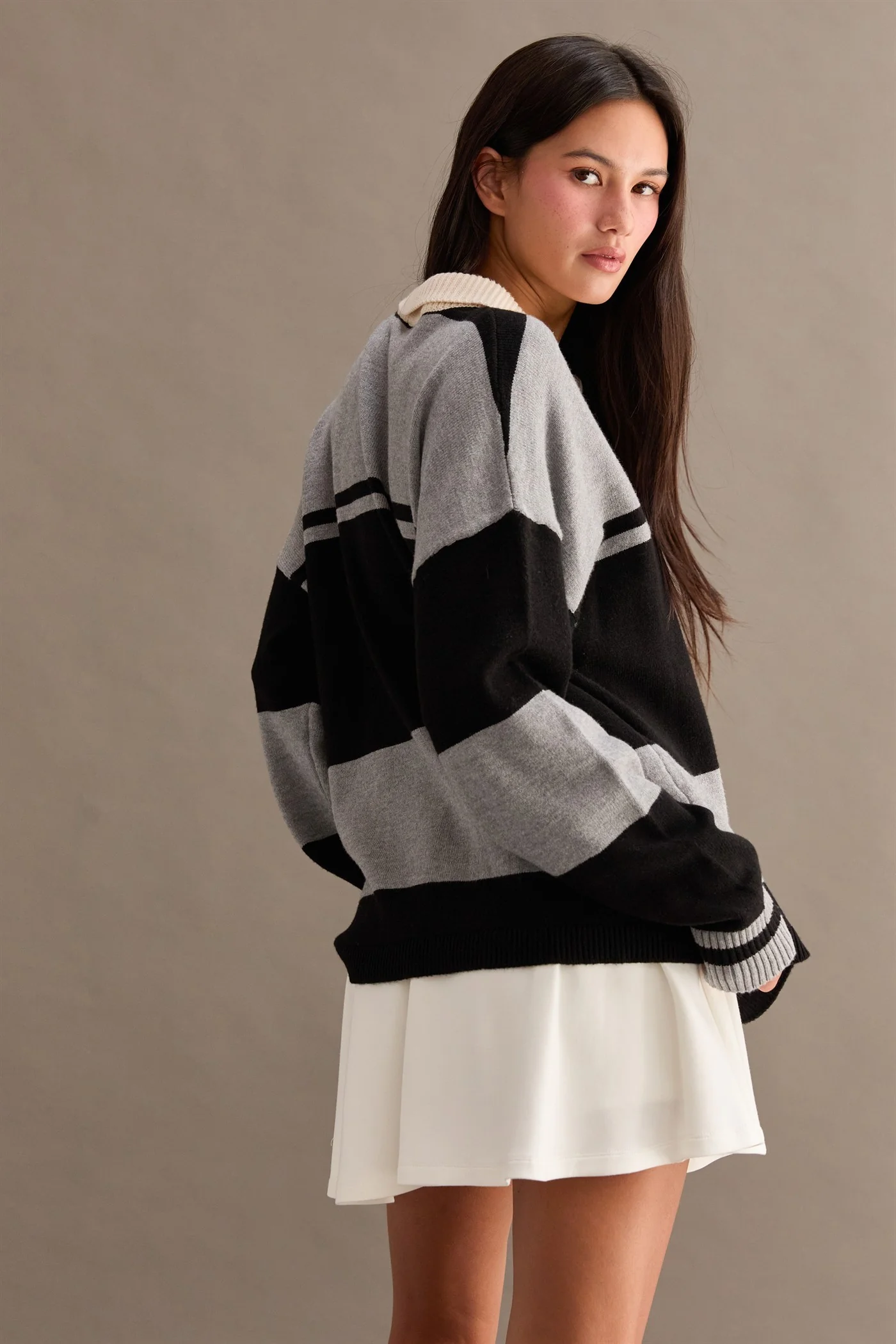 Contrasting Striped Sweater With Polo Collar - XAYUYUE