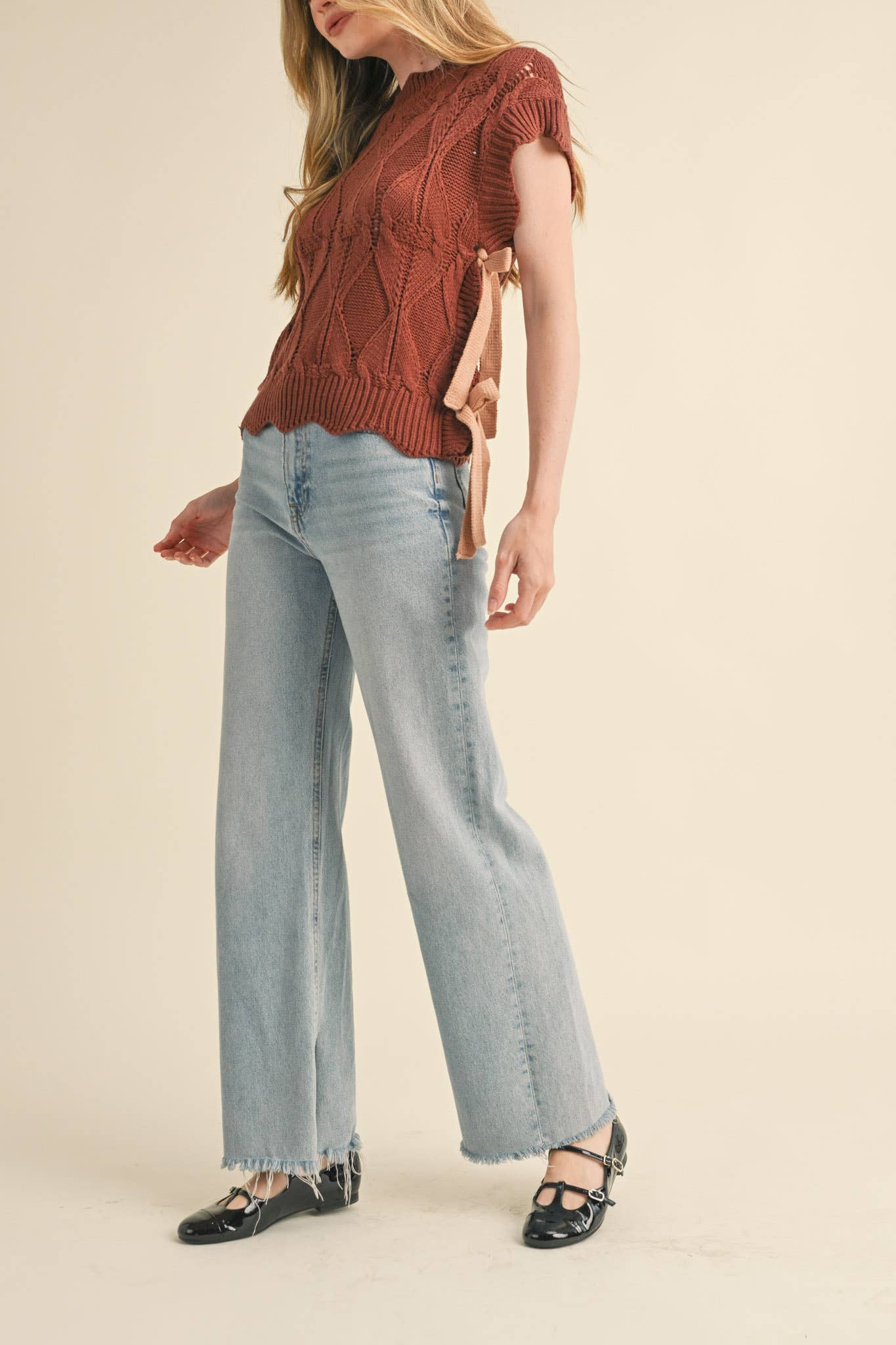 MOCK NECK CROPPED SWEATER VEST: Choco Fudge - XAYUYUE