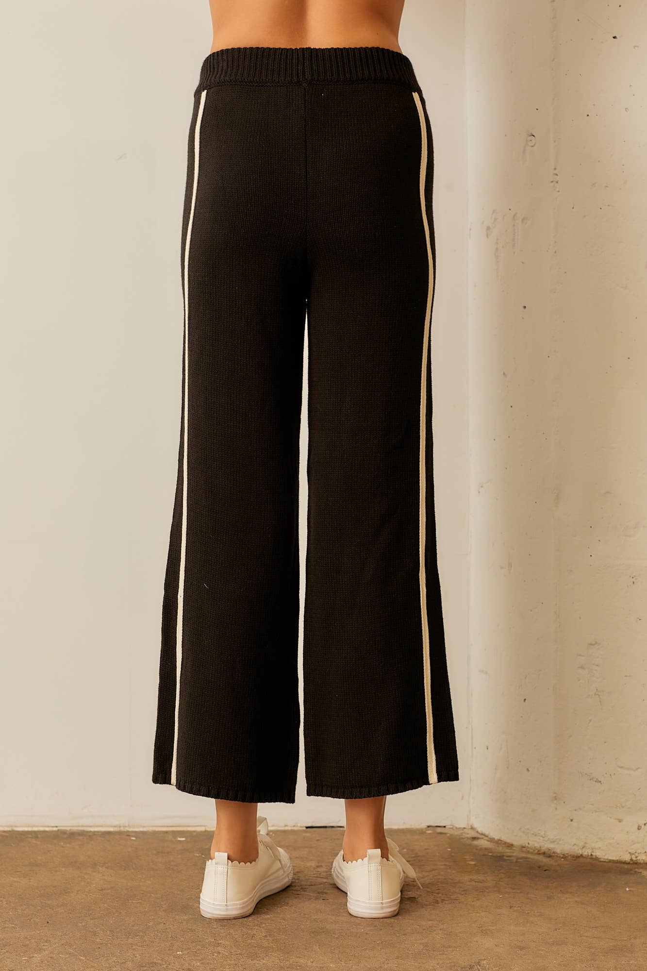 CONTRASTING BINDING SWEATSET: BLACK/IVORY / 1X - XAYUYUE