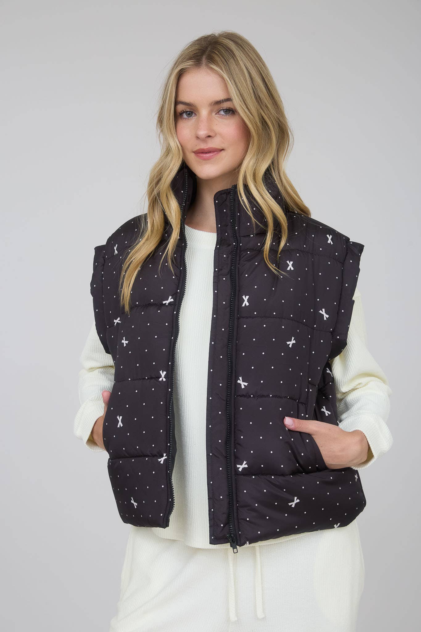POLKA DOT BOW PATTERN ZIP-UP PUFFER VEST: BLACK - XAYUYUE