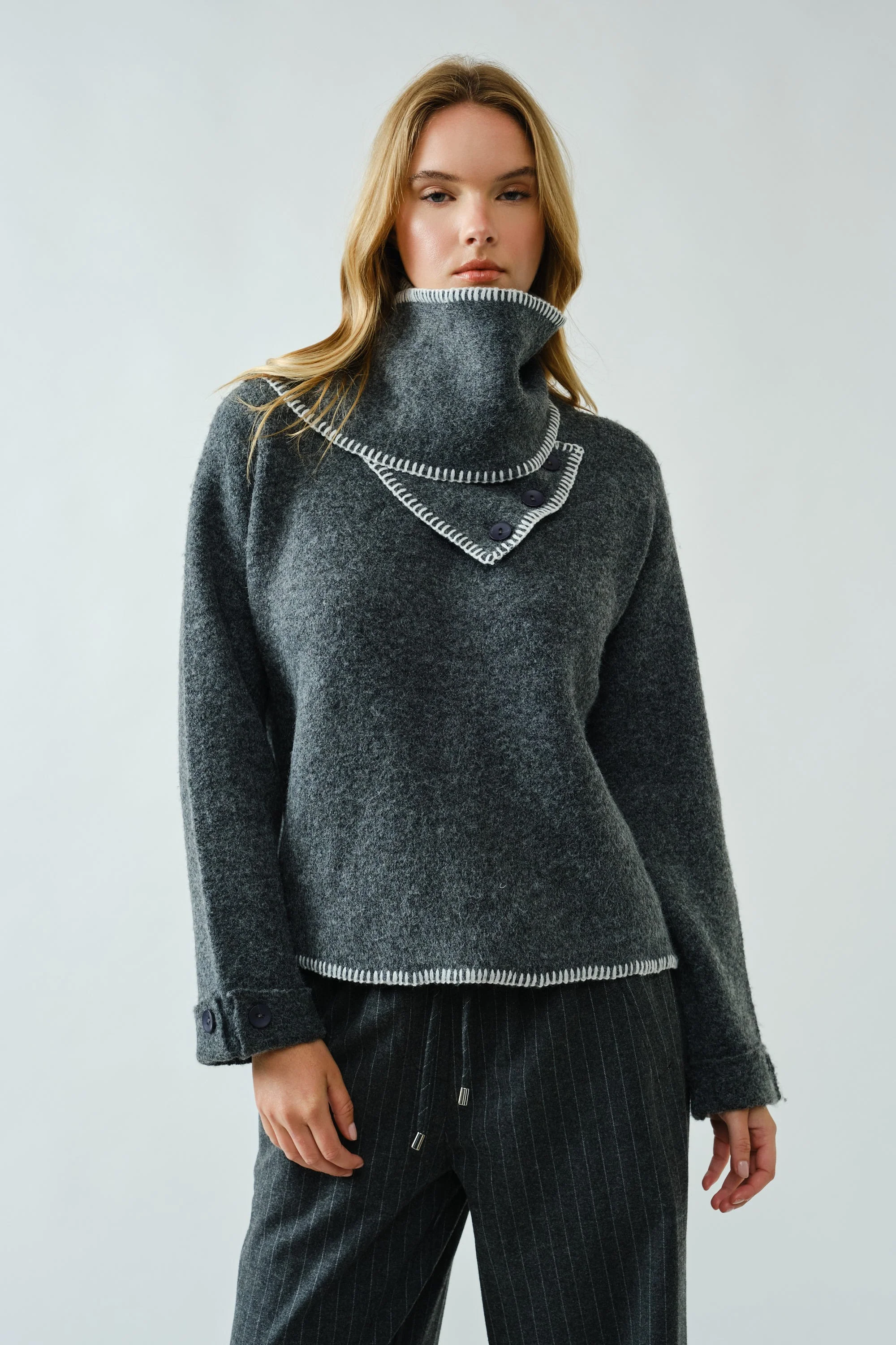 Soft Pullover Contrast Stitches Sweater With Scarf - XAYUYUE
