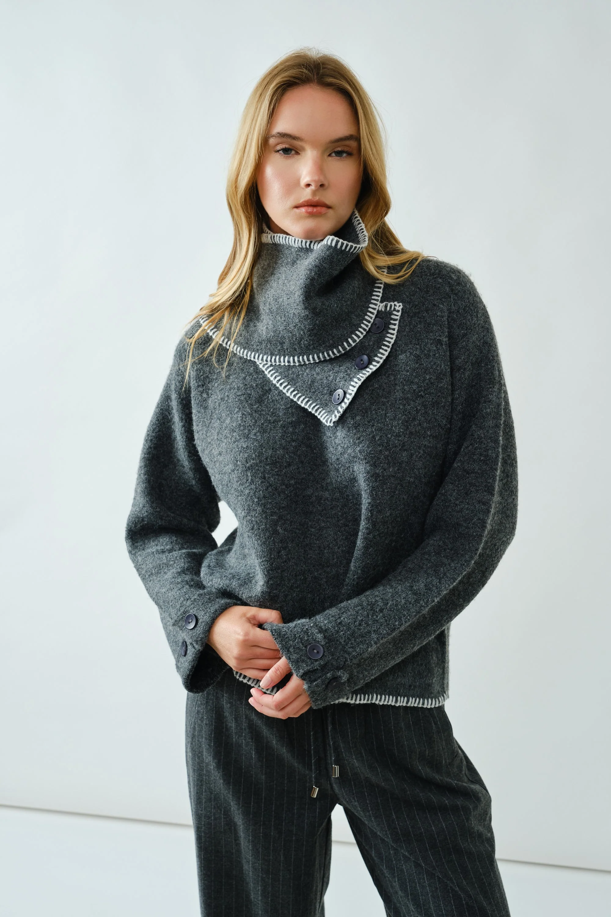Soft Pullover Contrast Stitches Sweater With Scarf - XAYUYUE