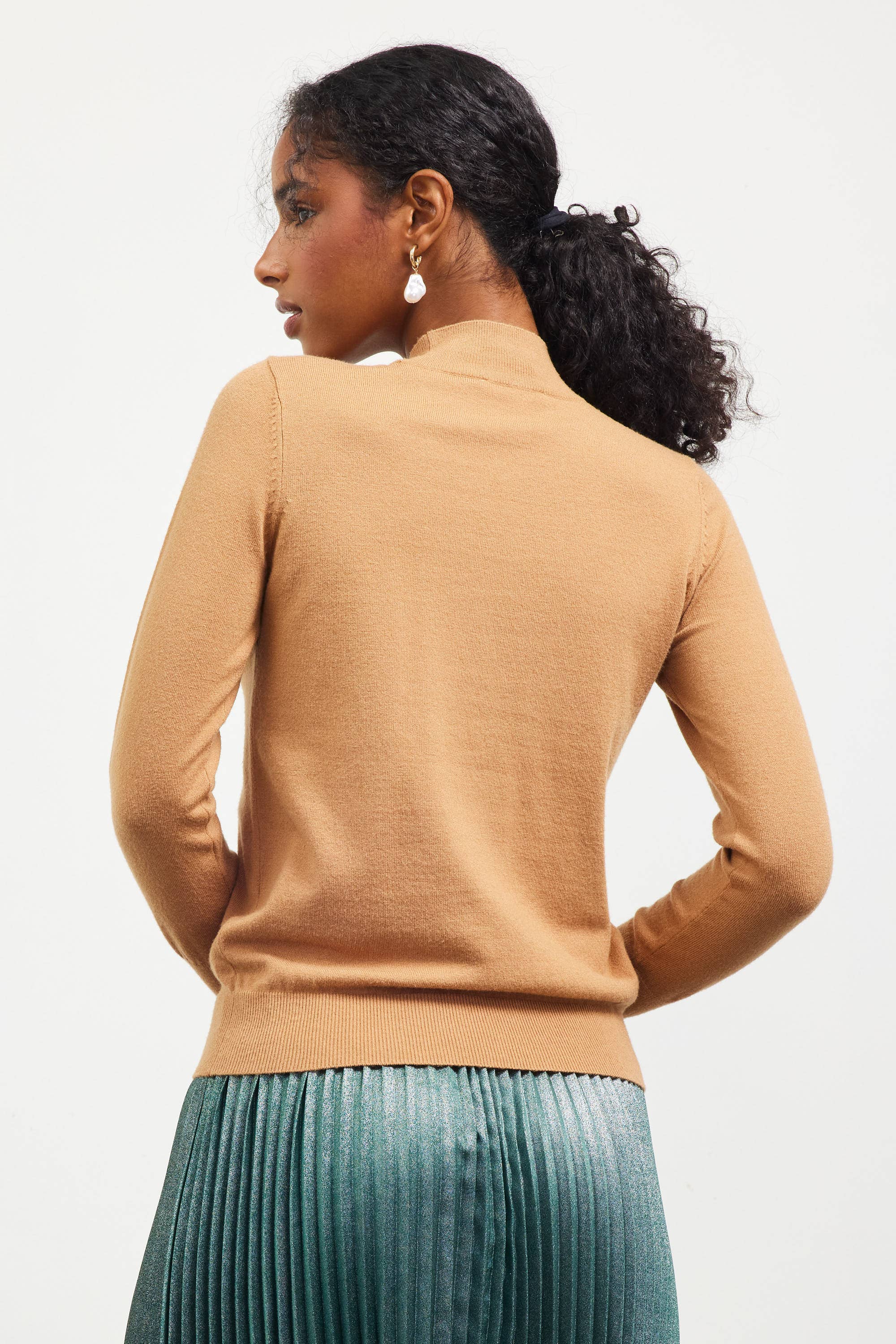 MOCK NECK SWEATER WITH BUTTON DETAIL: CAMEL - XAYUYUE
