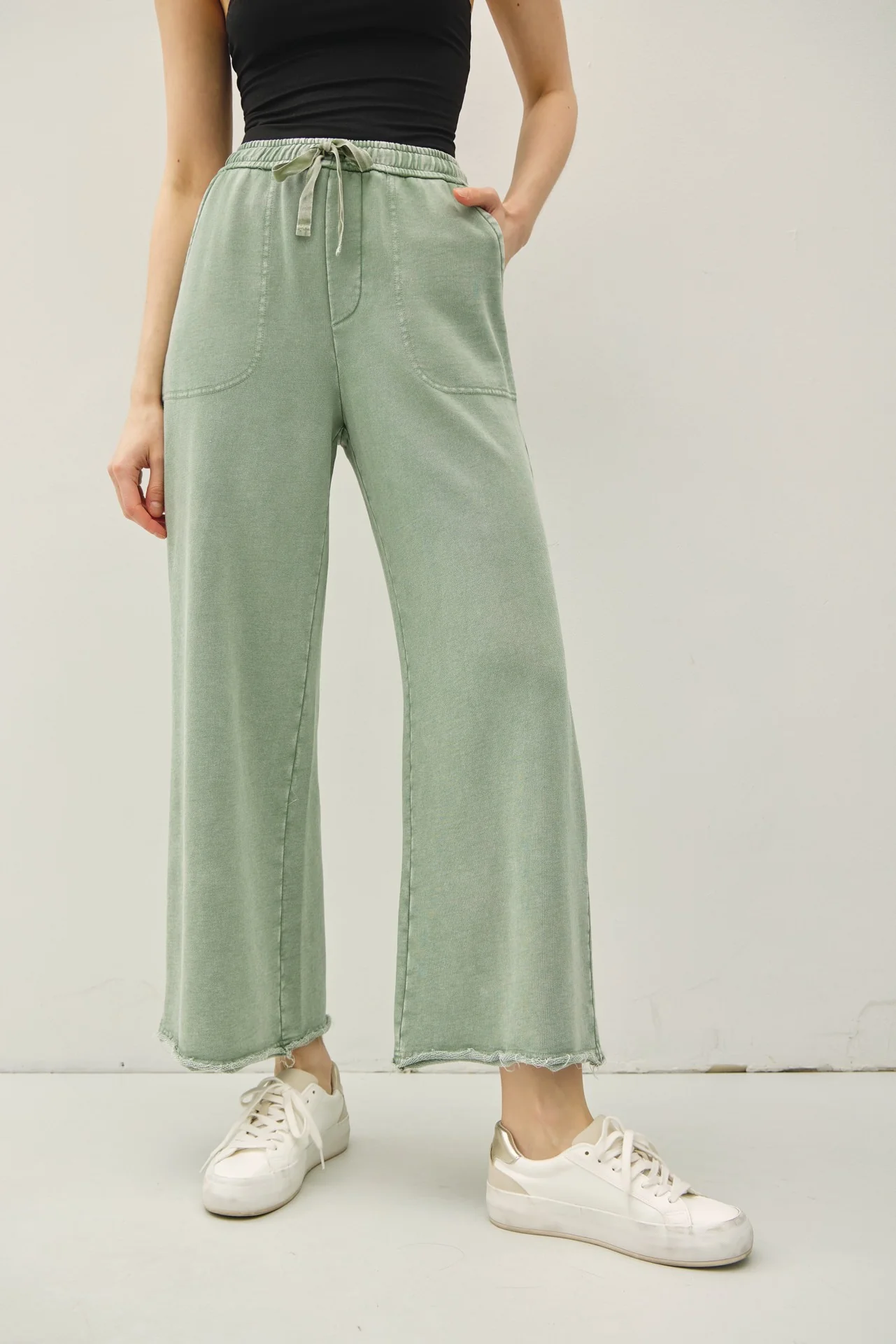 Garment-dye Cotton Fleece Wide Leg Crop Pants - XAYUYUE