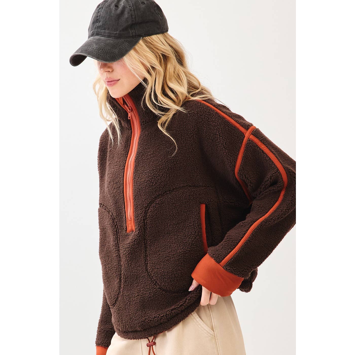 HALF ZIP CONTRAST DETAIL FLEECE SWEATSHIRT: BROWN - XAYUYUE