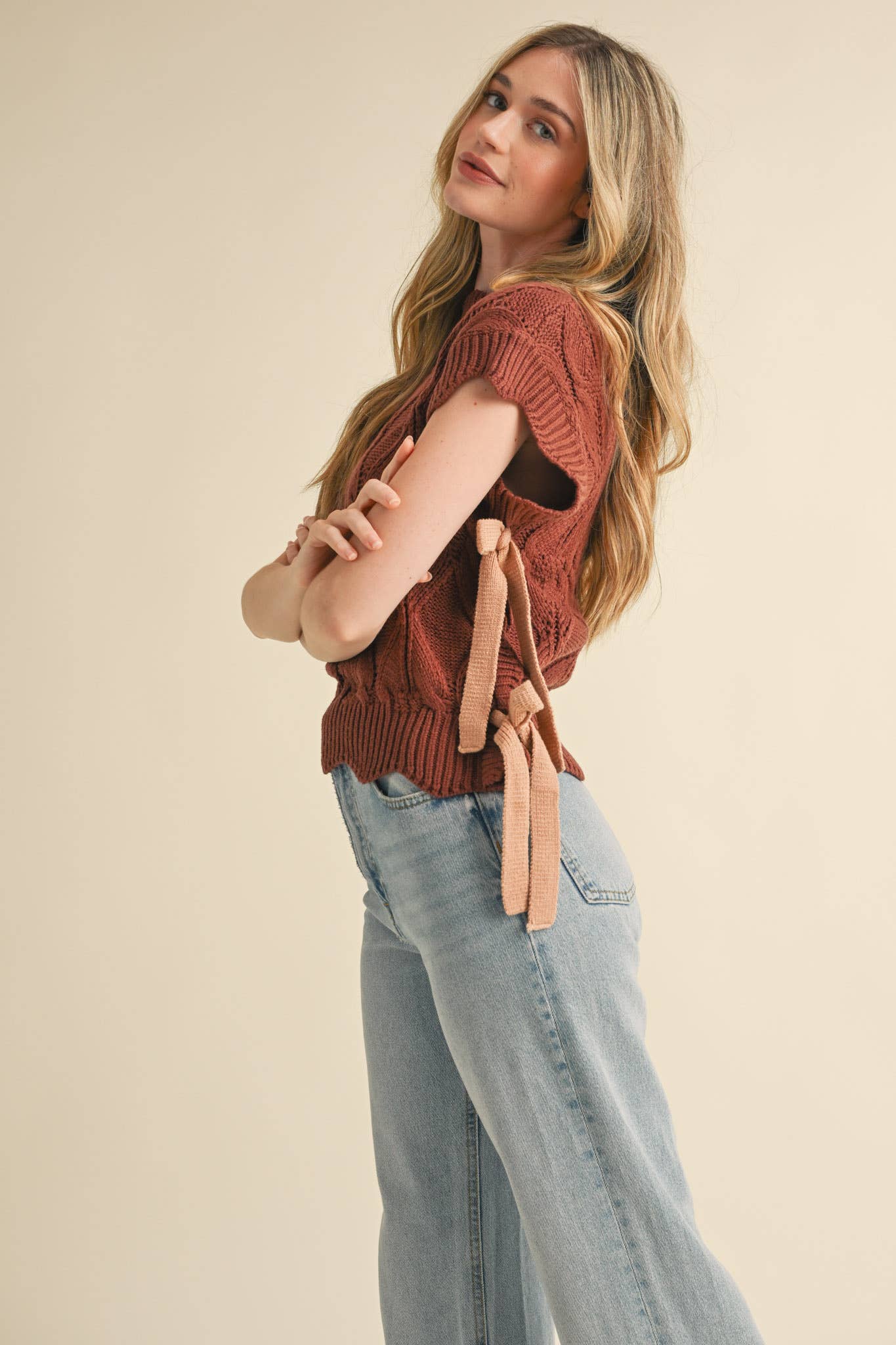 MOCK NECK CROPPED SWEATER VEST: Choco Fudge - XAYUYUE