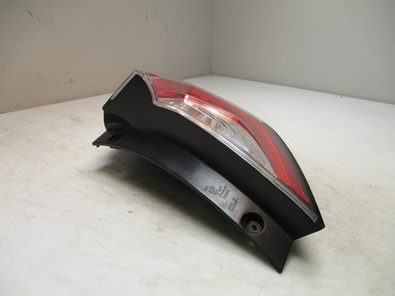 Pre-Owned 2017-2021 Honda Civic RH Passenger Quarter Mounted Tail Light Lamp OEM (Good)