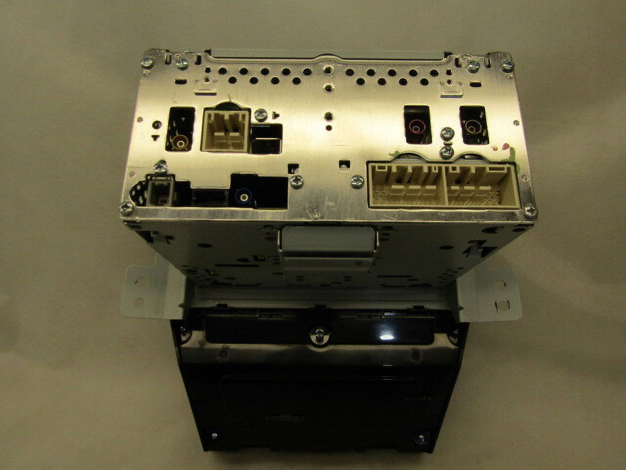 Pre-Owned 2017 2018 Hyundai Santa Fe AM FM CD Display Radio Receiver OEM LKQ (Good)