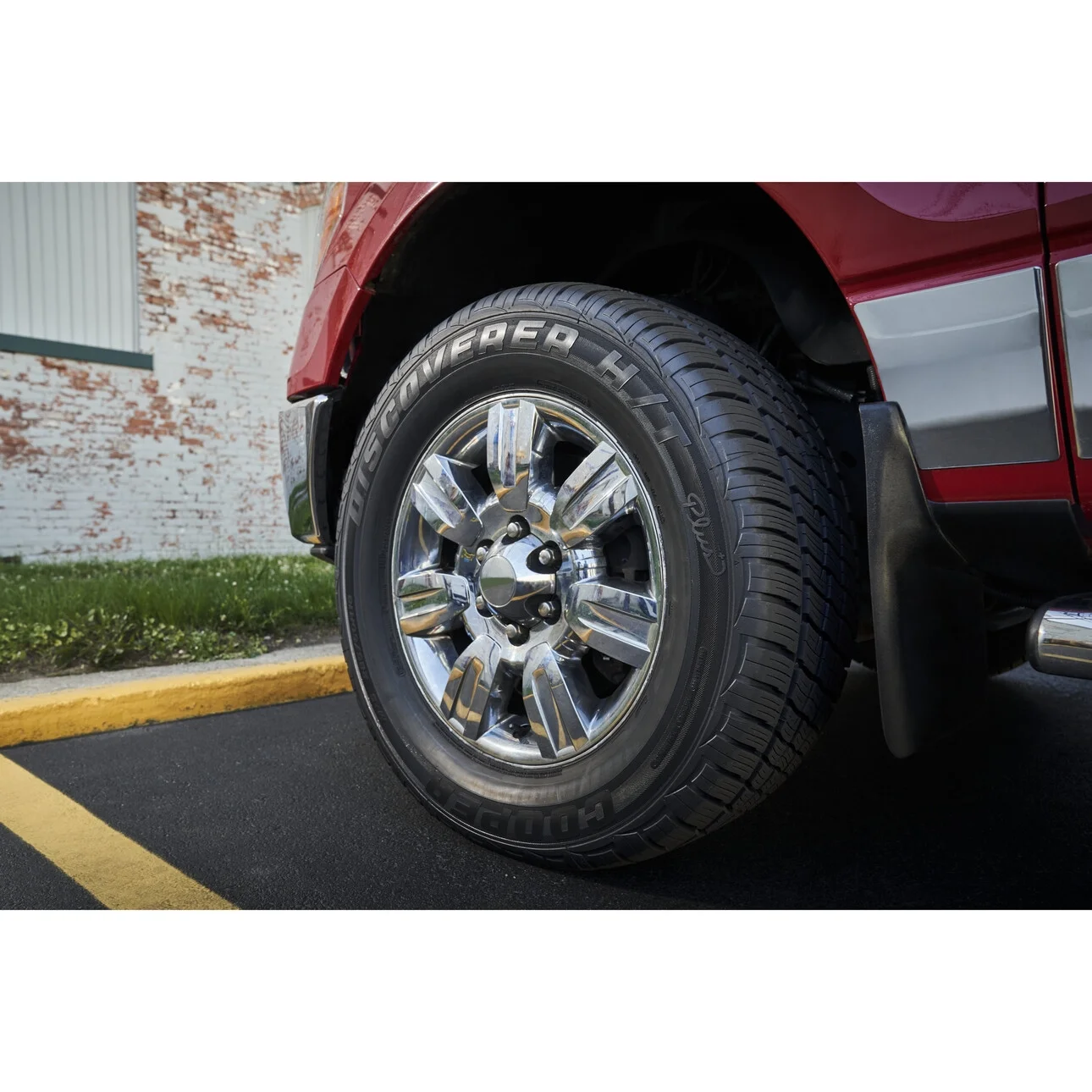 Cooper Discoverer H/T Plus All-Season 285/60R18 116T Tire